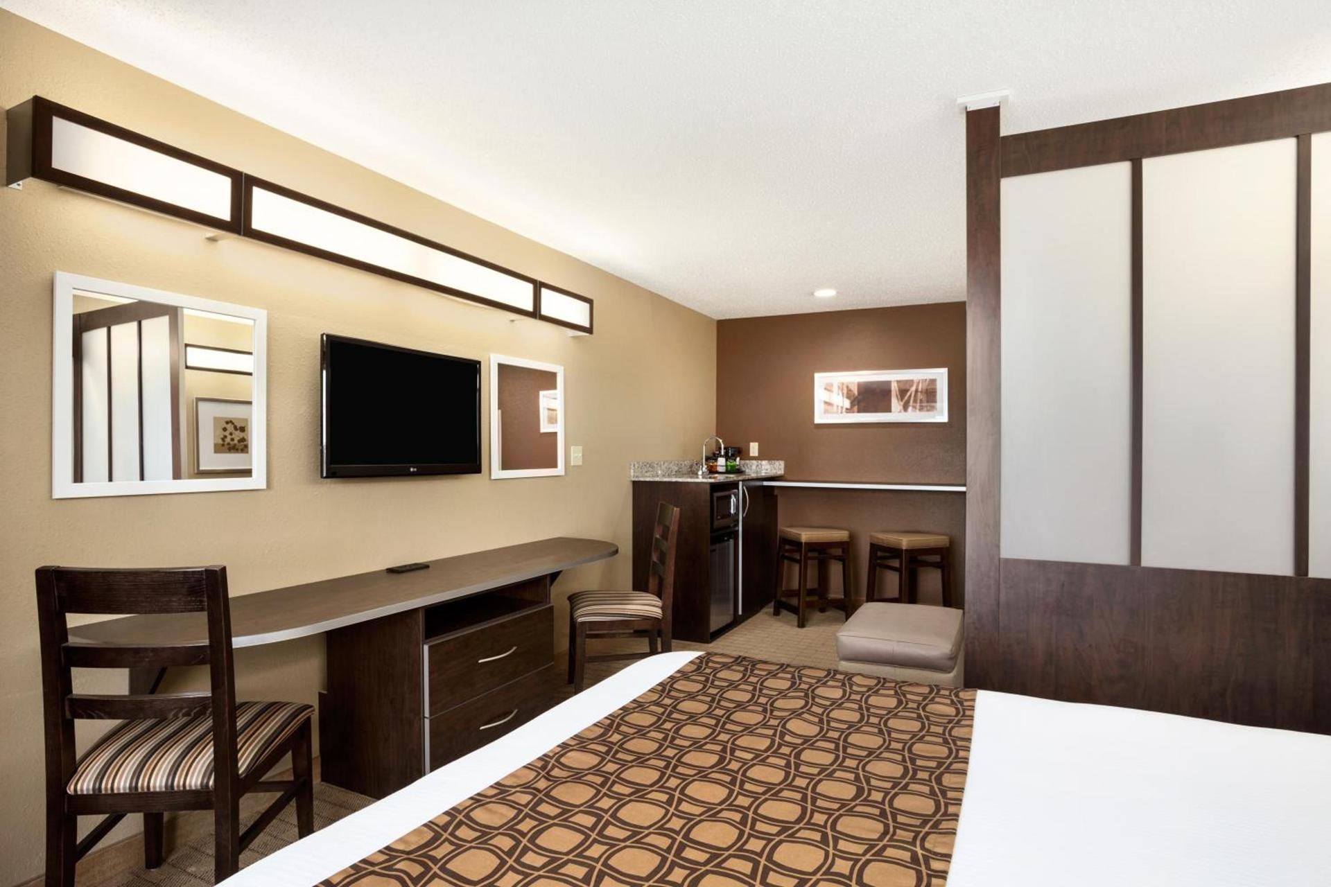 Microtel Inn & Suites by Wyndham Cambridge photo 8