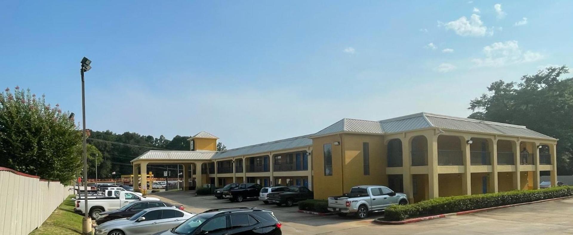Majestic Inn photo 2