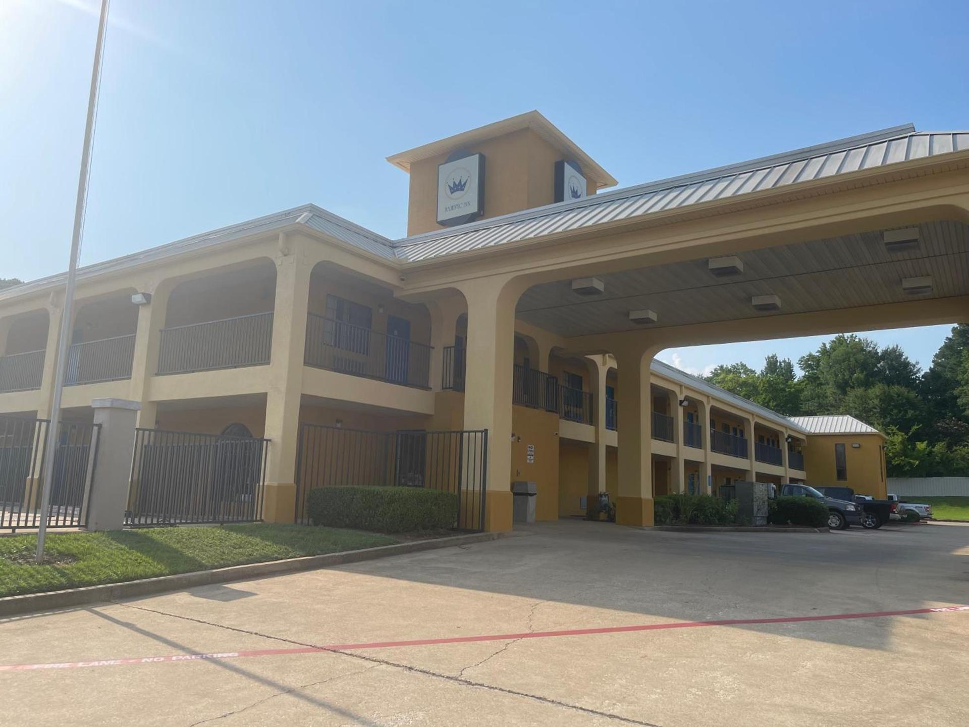 Majestic Inn photo 1