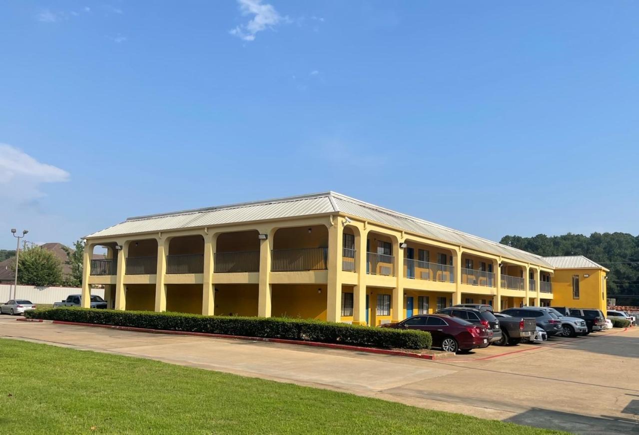 Majestic Inn photo 4