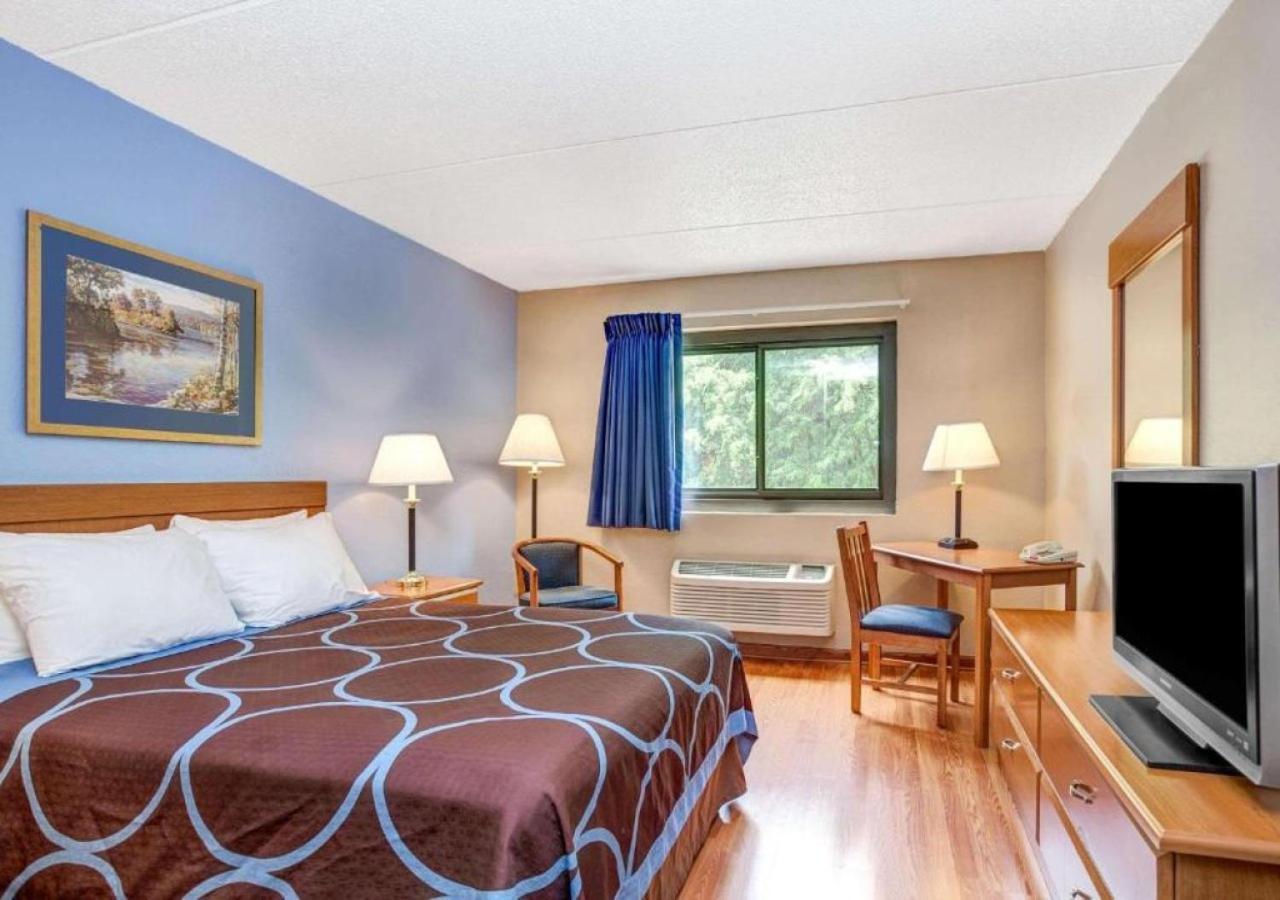 Super 8 by Wyndham Mahwah photo 16