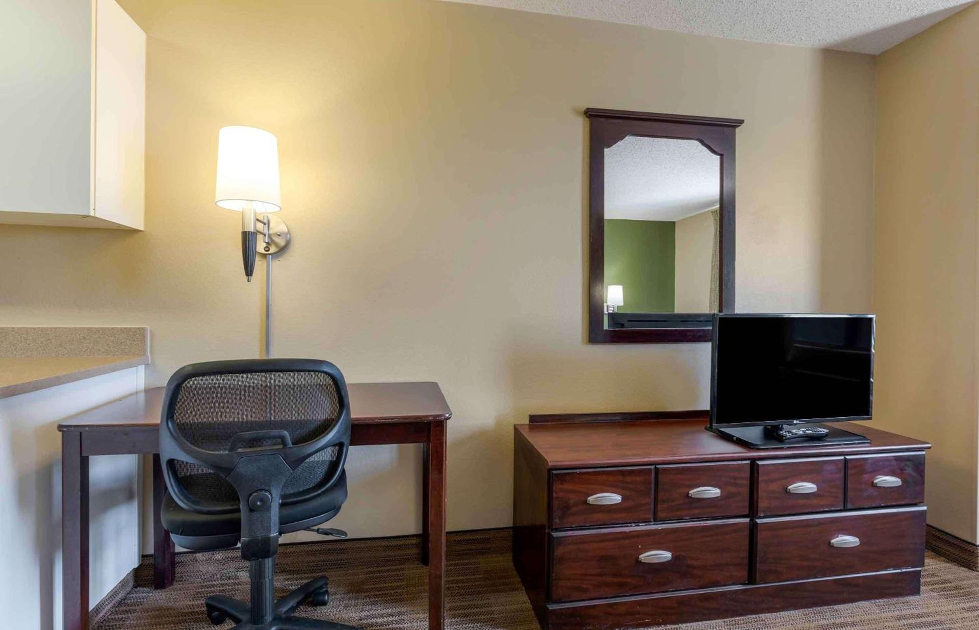 Extended Stay America Suites - Dallas - Greenville Avenue photo 13
