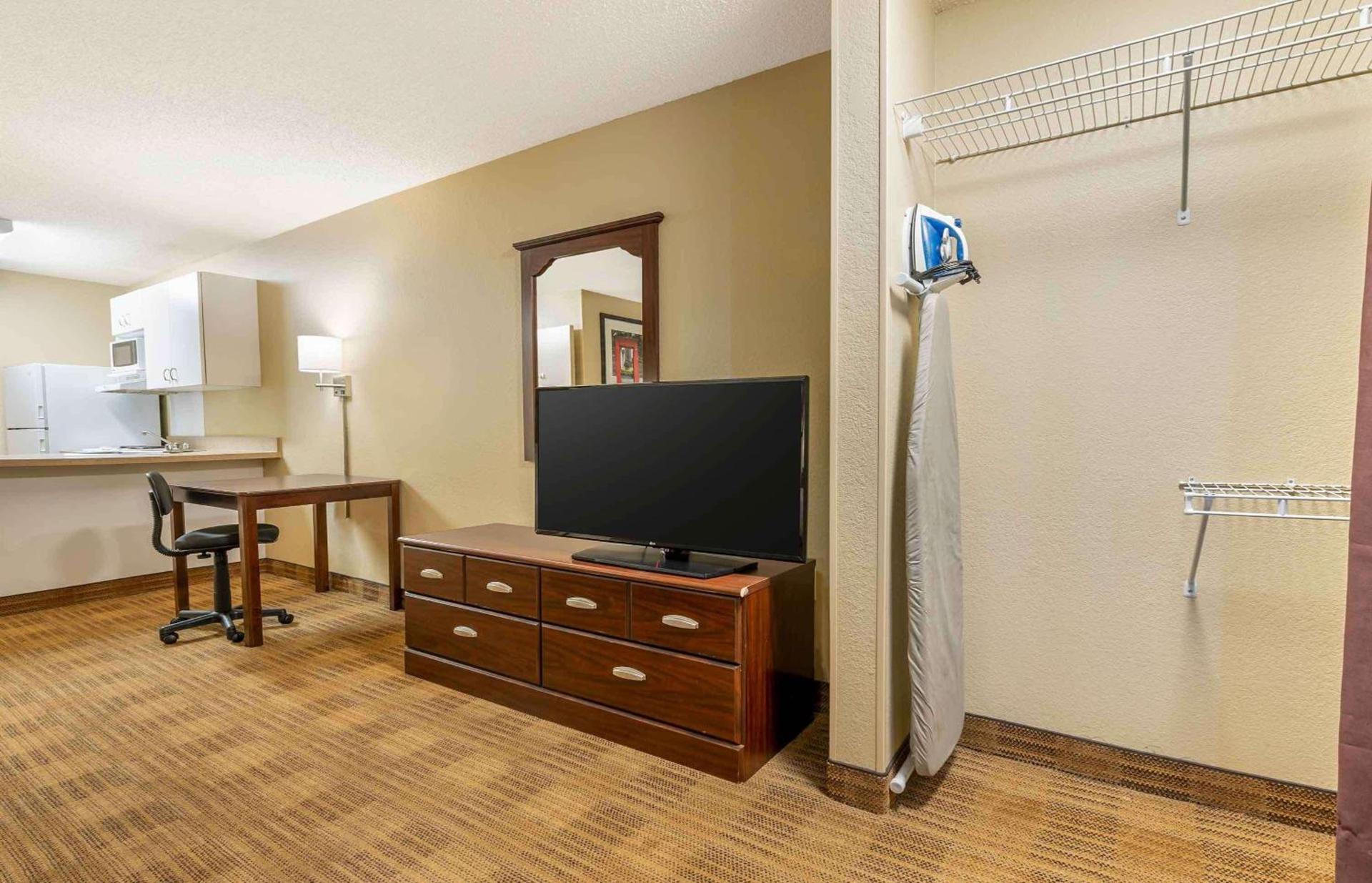 Extended Stay America Suites - Indianapolis - Airport photo 17