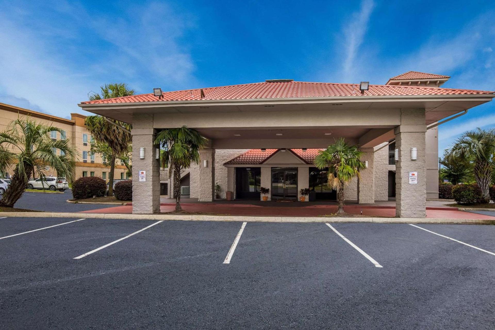 Super 8 by Wyndham Savannah photo 3