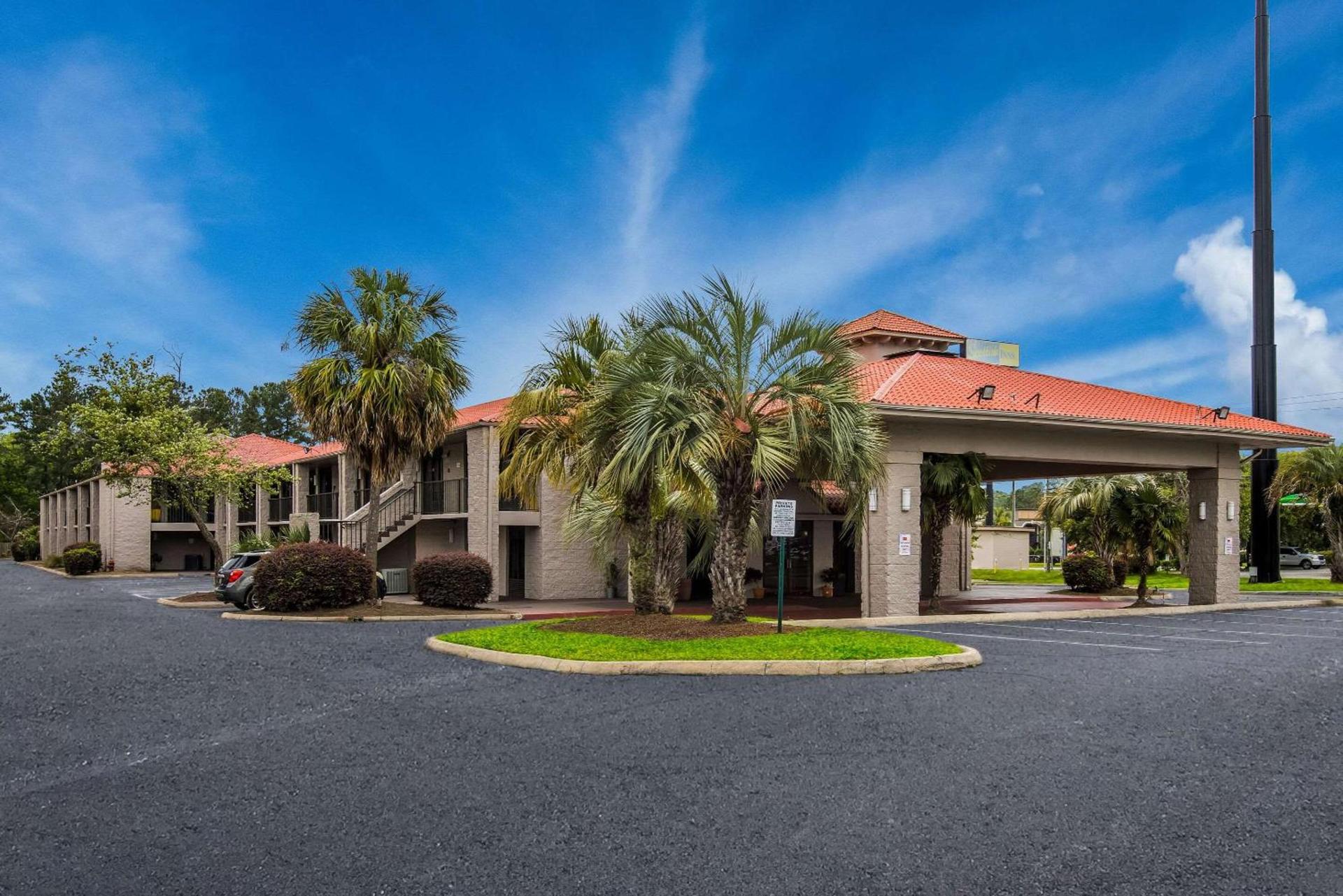 Super 8 by Wyndham Savannah photo 5