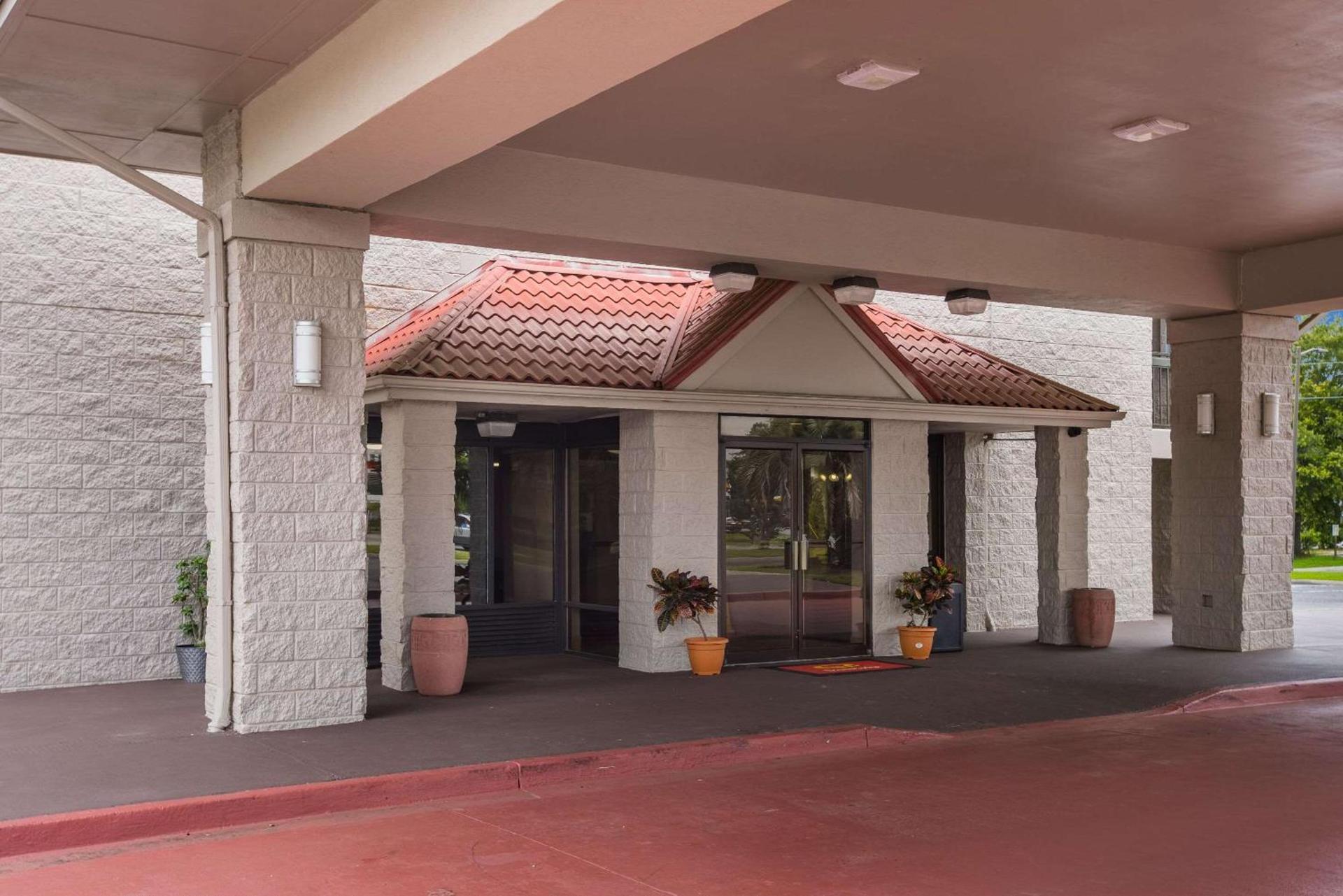 Super 8 by Wyndham Savannah photo 6
