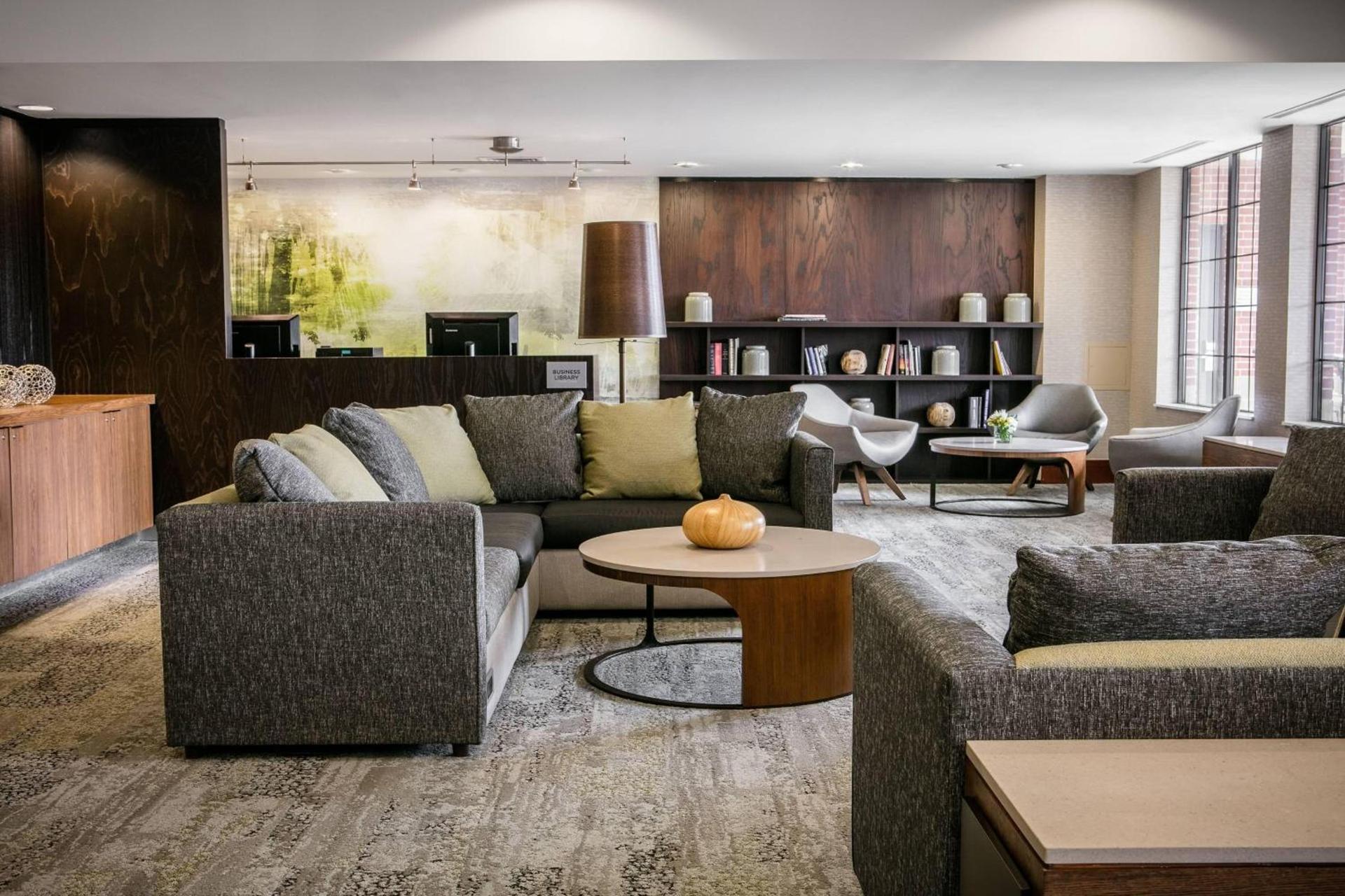 Courtyard by Marriott Omaha Aksarben Village photo 27