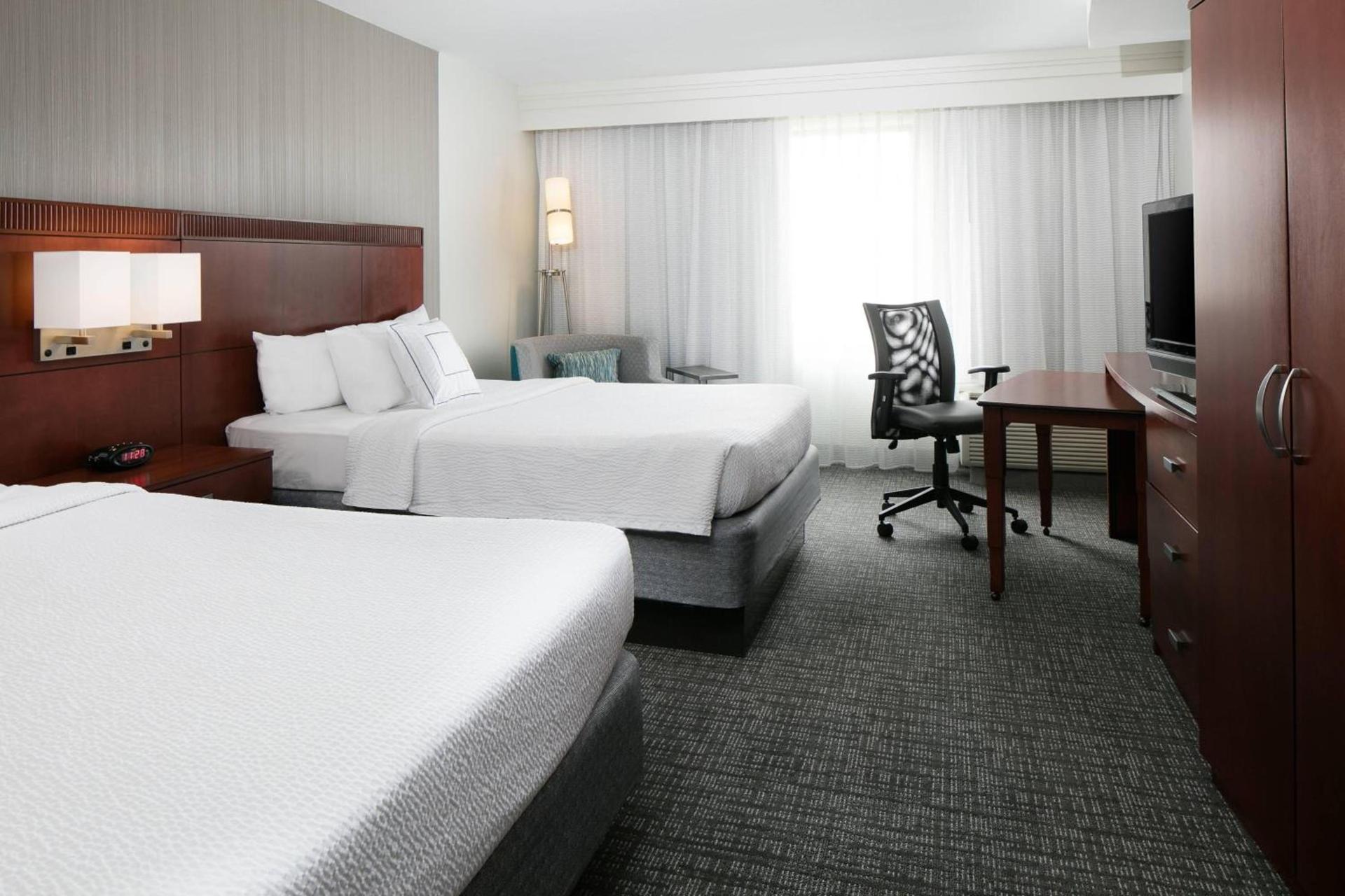 Courtyard by Marriott Omaha Aksarben Village photo 4