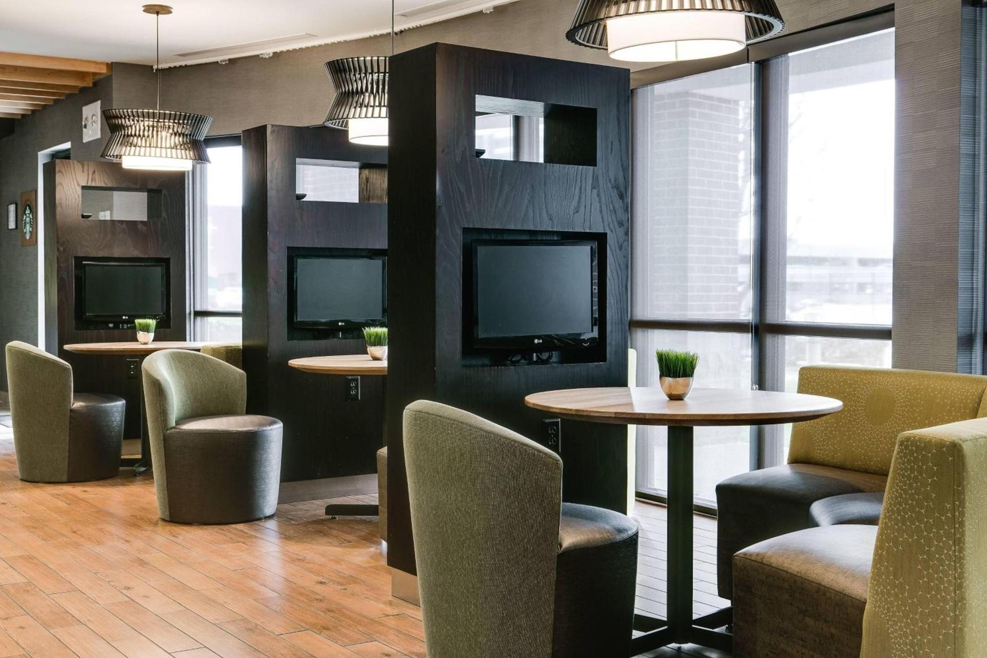Courtyard by Marriott Omaha Aksarben Village photo 16