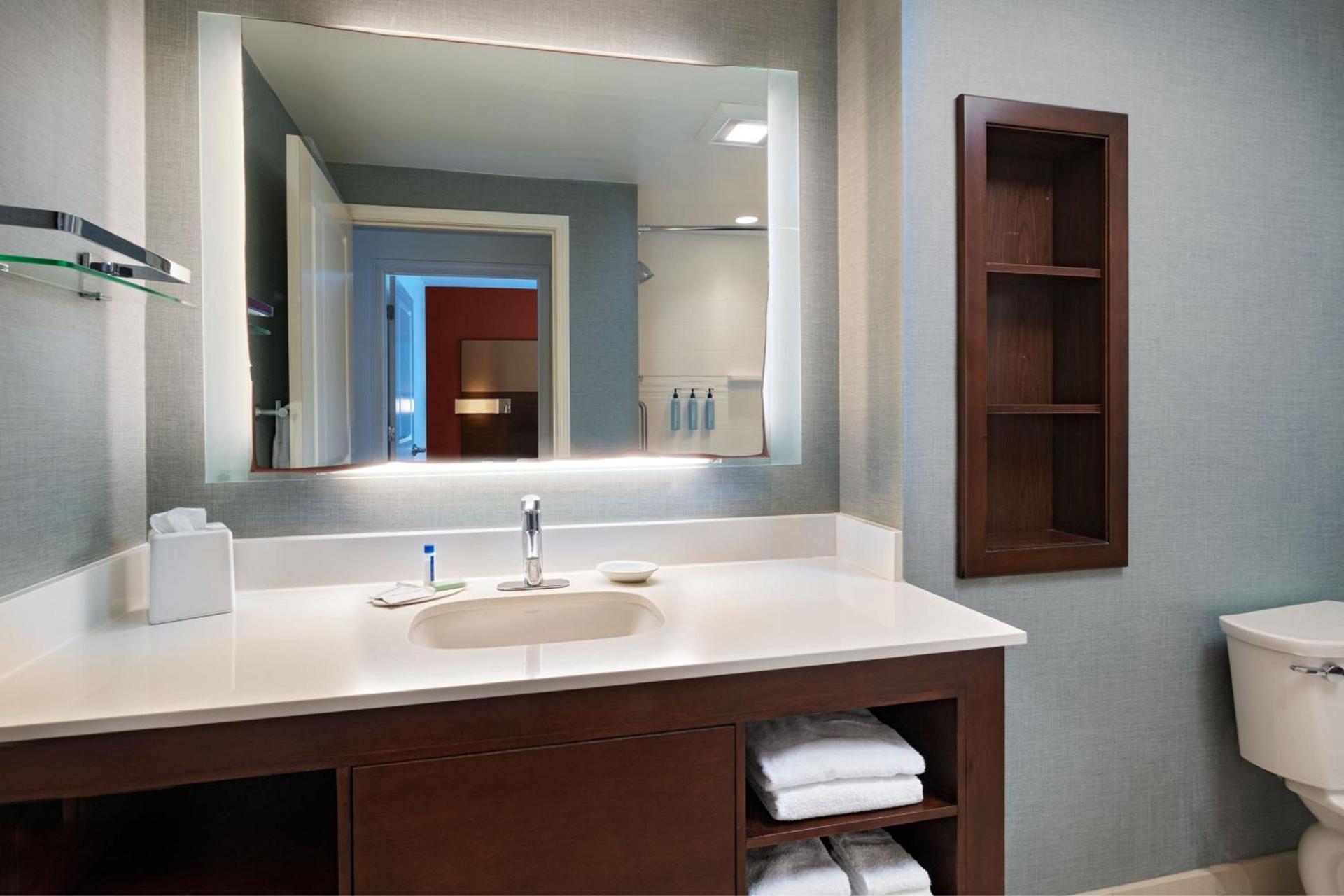 Residence Inn by Marriott Omaha Aksarben Village photo 24