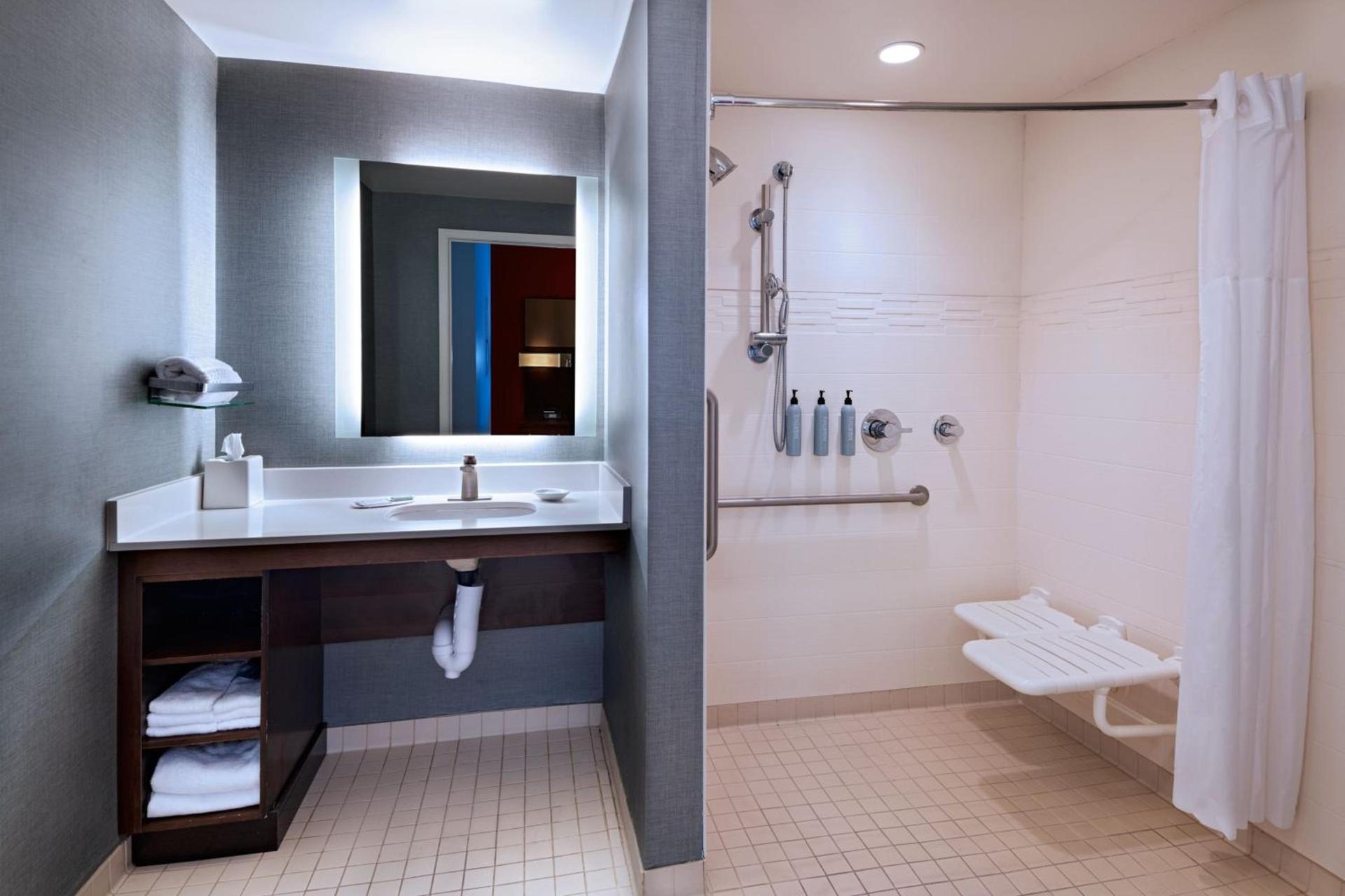 Residence Inn by Marriott Omaha Aksarben Village photo 25
