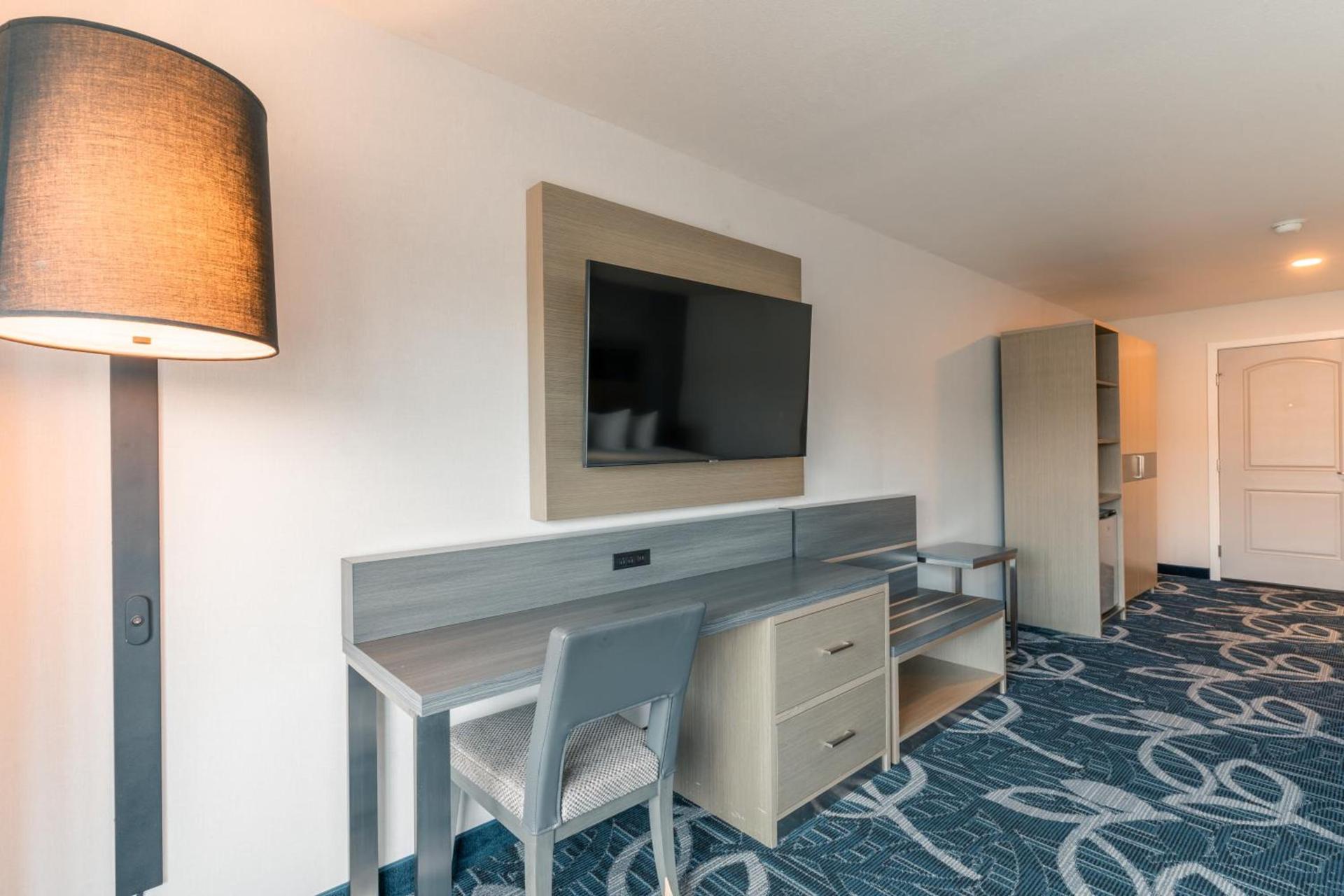 Hotel Aluxor SFO, Shuttle Service photo 15