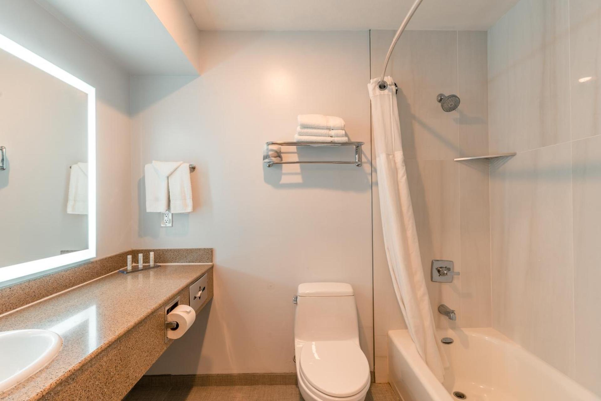 Hotel Aluxor SFO, Shuttle Service photo 16