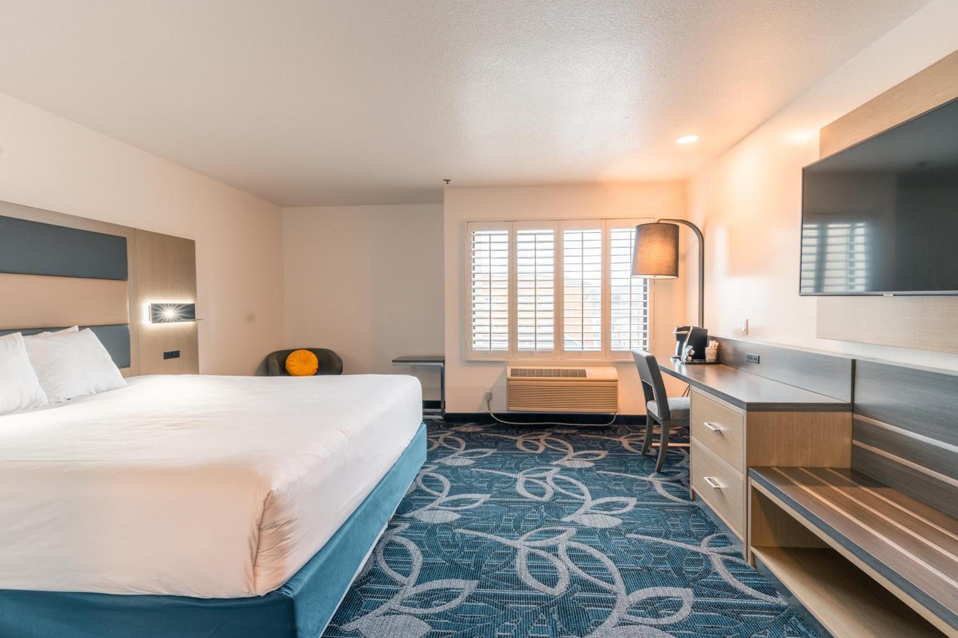 Hotel Aluxor SFO, Shuttle Service photo 18