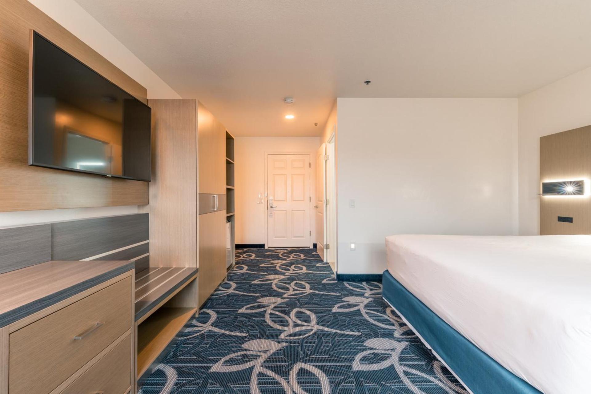 Hotel Aluxor SFO, Shuttle Service photo 19