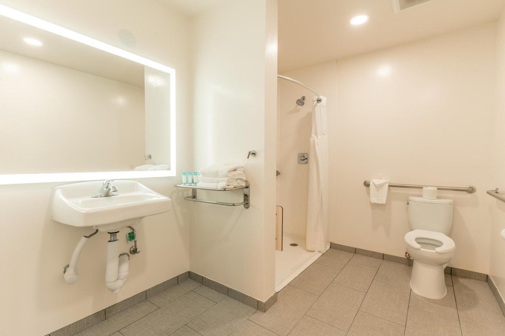 Hotel Aluxor SFO, Shuttle Service photo 23