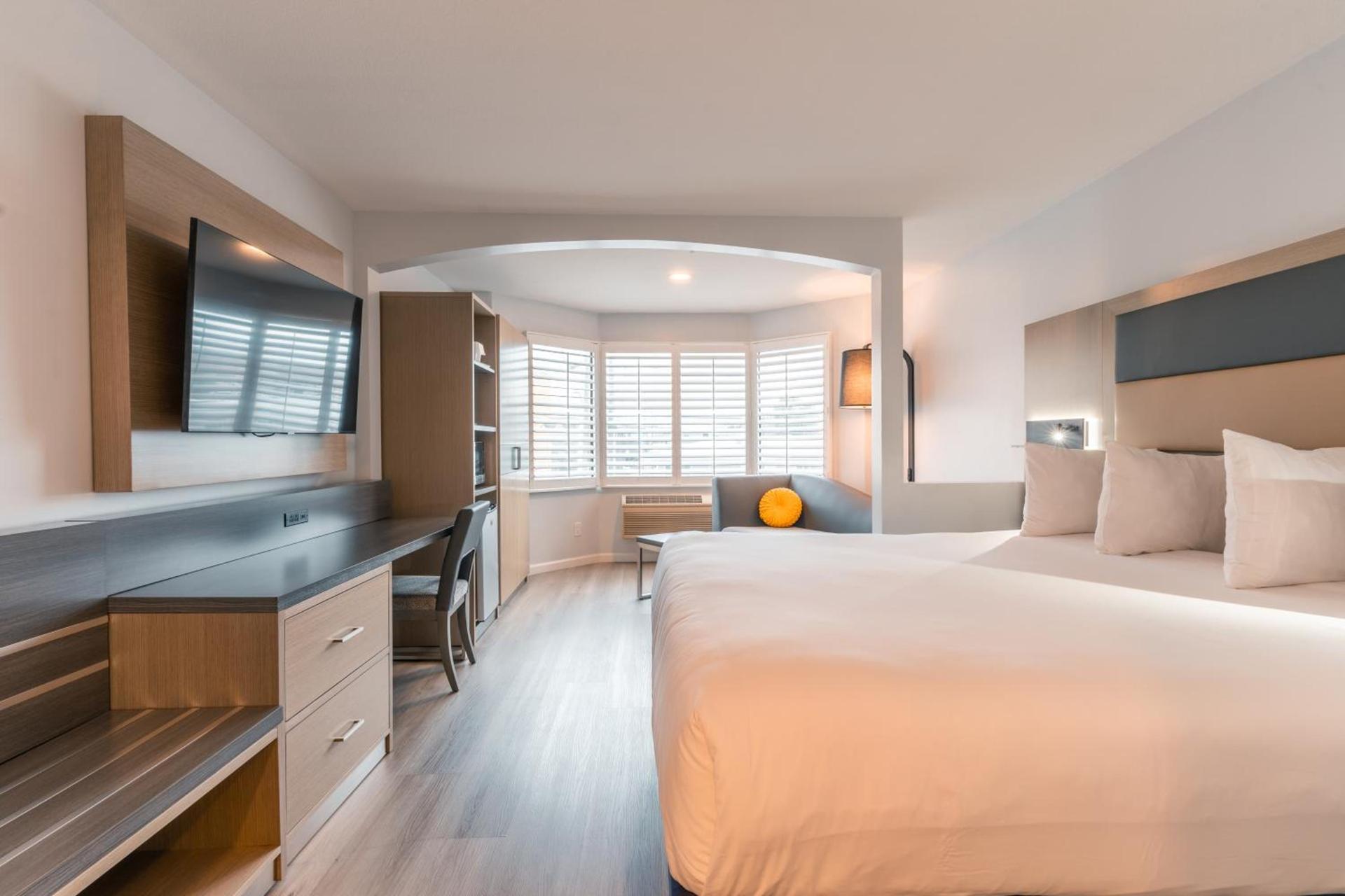 Hotel Aluxor SFO, Shuttle Service photo 26