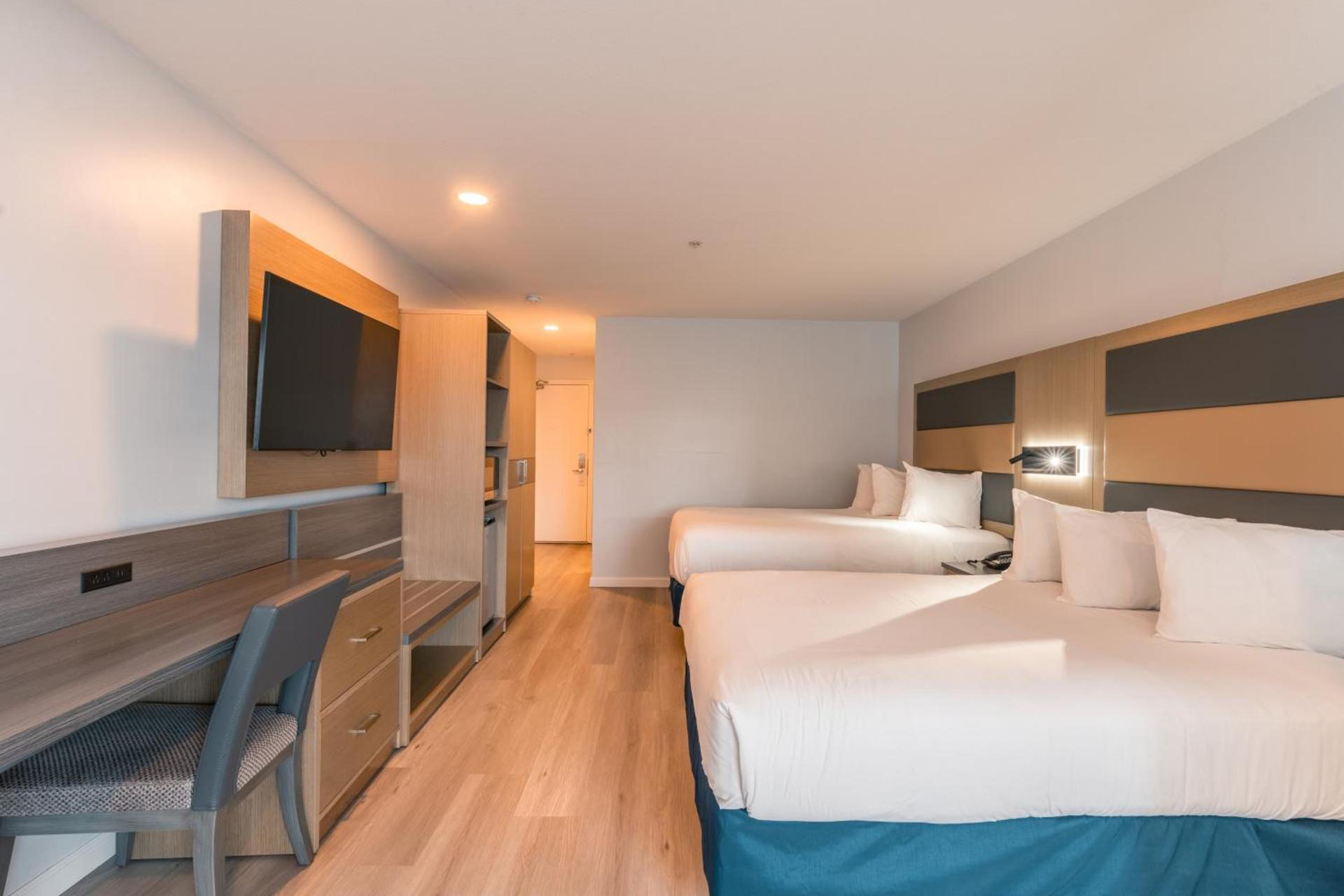 Hotel Aluxor SFO, Shuttle Service photo 27