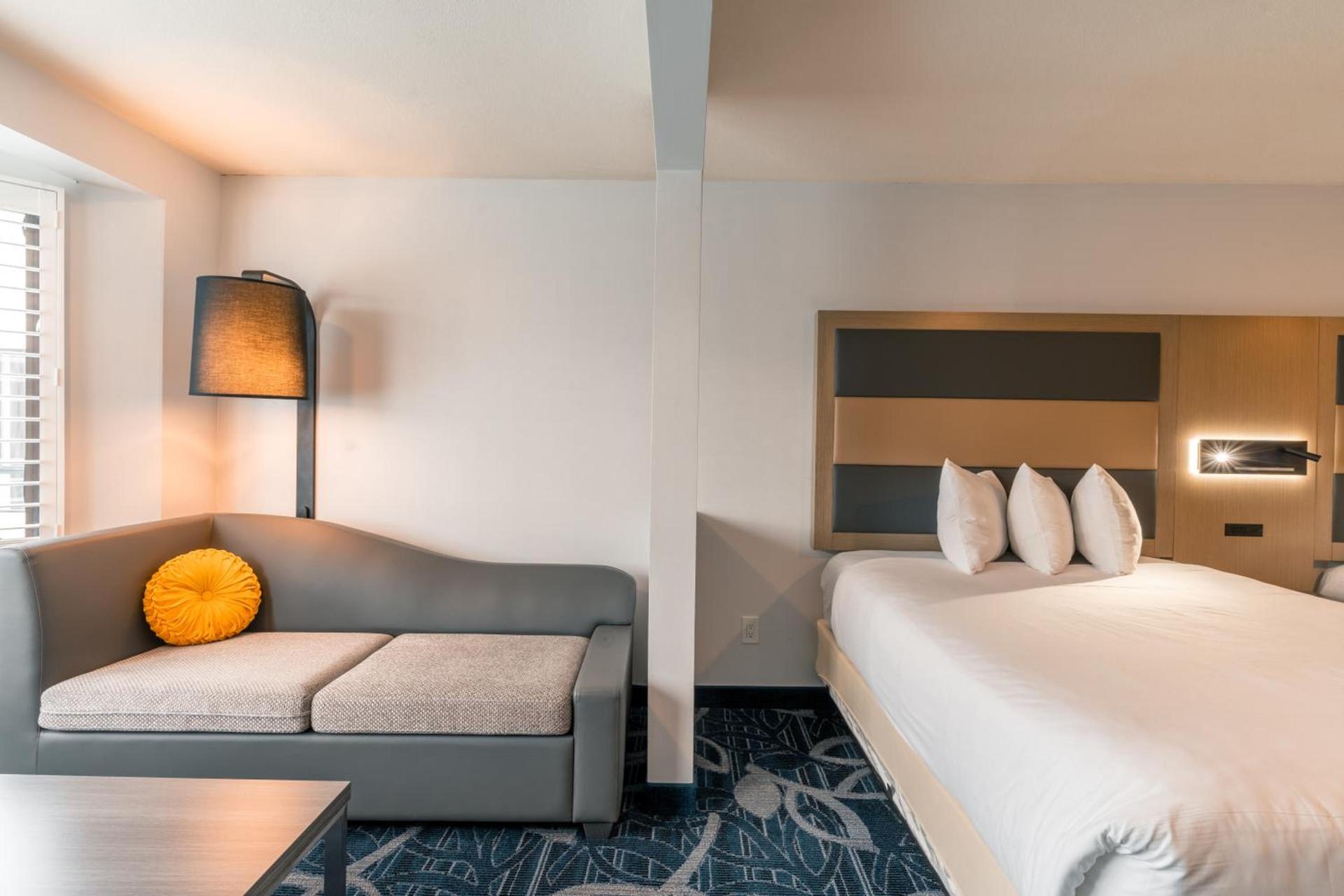 Hotel Aluxor SFO, Shuttle Service photo 20