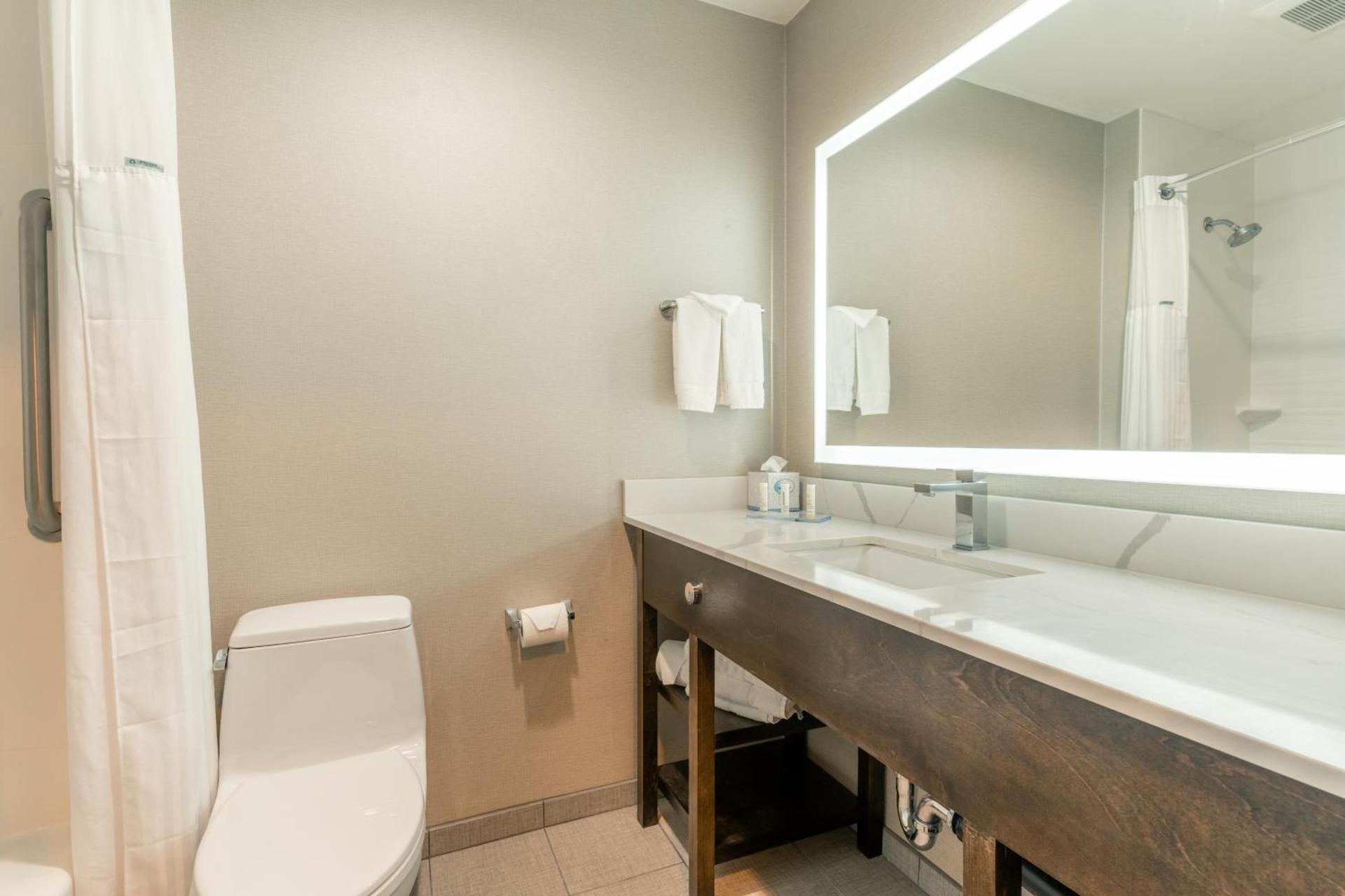 Hotel Aluxor SFO, Shuttle Service photo 17