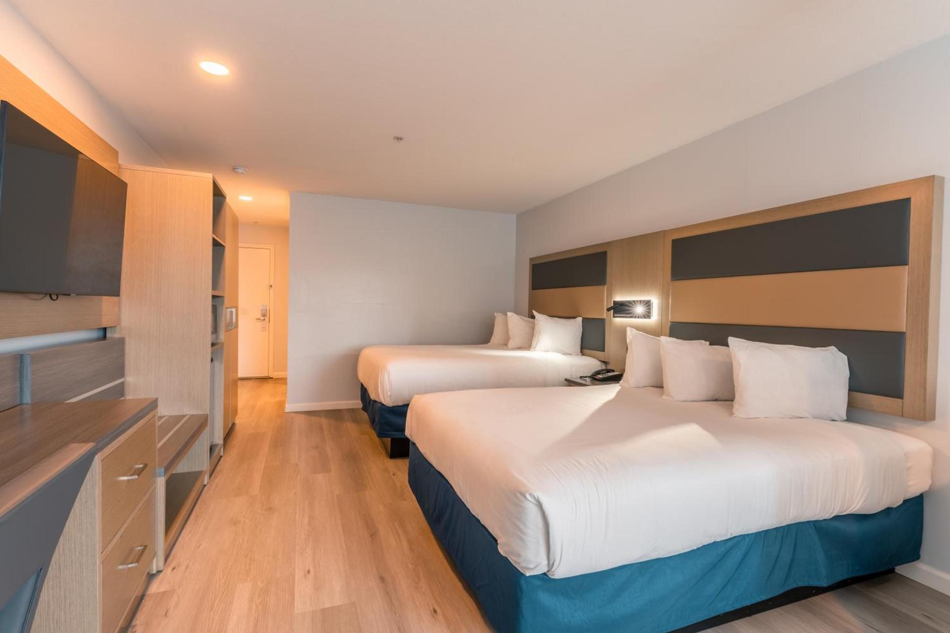 Hotel Aluxor SFO, Shuttle Service photo 30