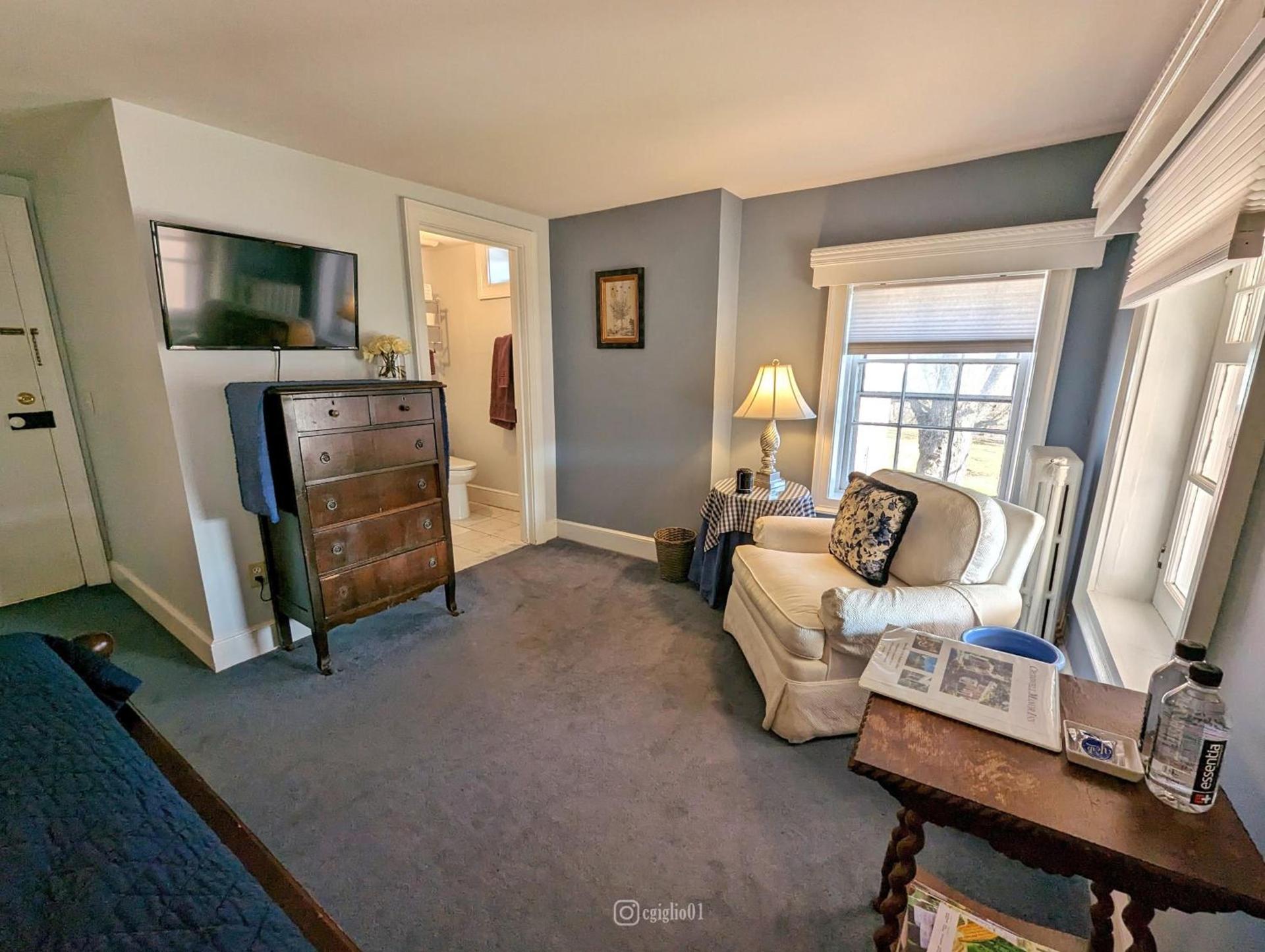 Cromwell Manor Inn photo 3