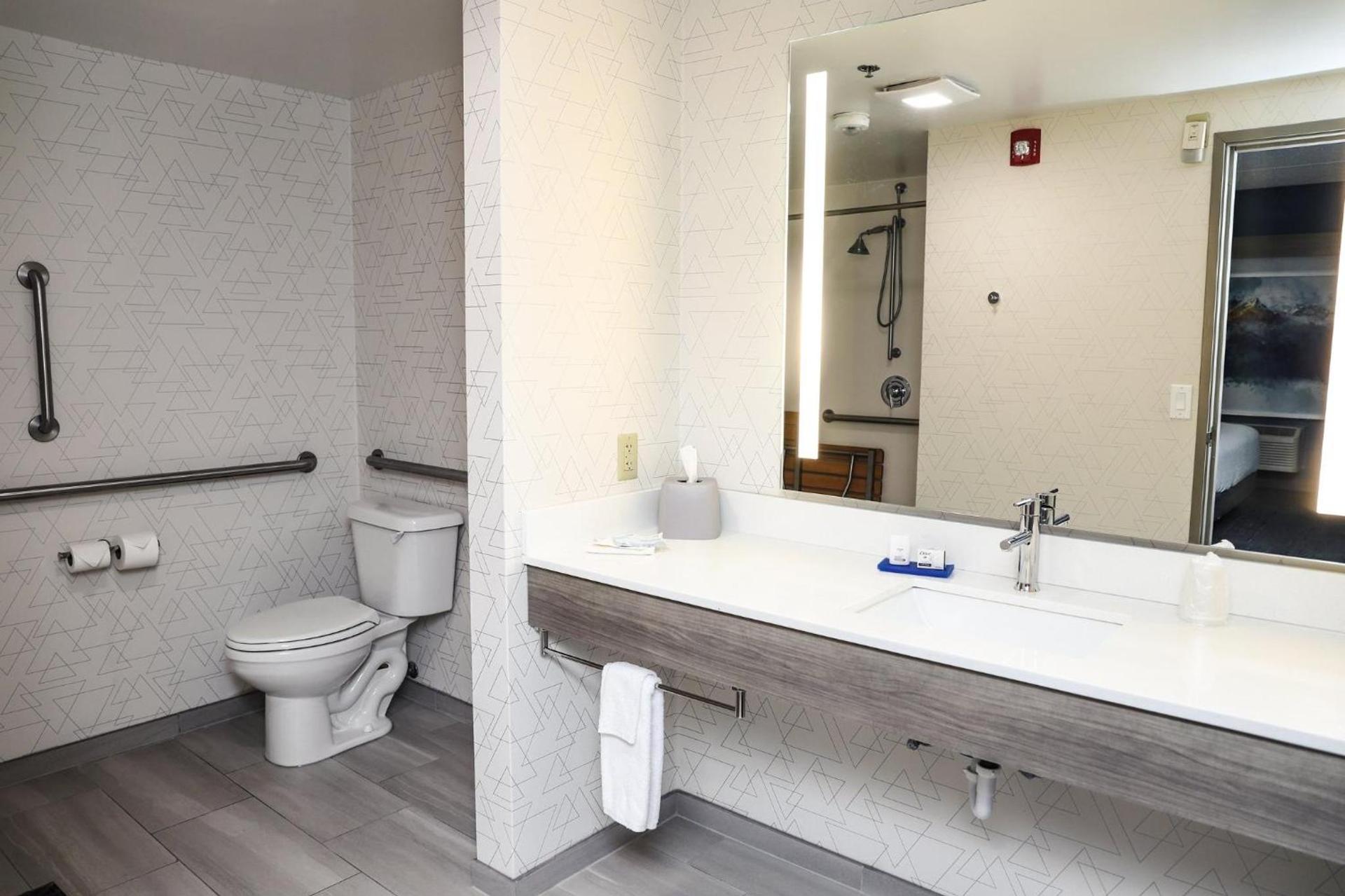 Holiday Inn Express & Suites Donegal by IHG photo 27