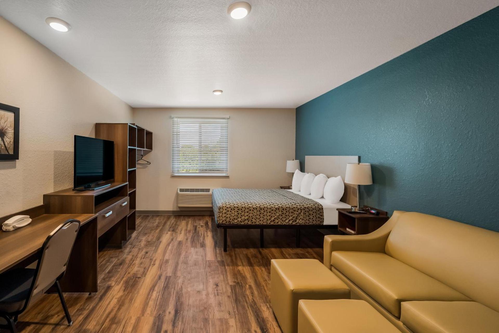 WoodSpring Suites West Palm Beach photo 40