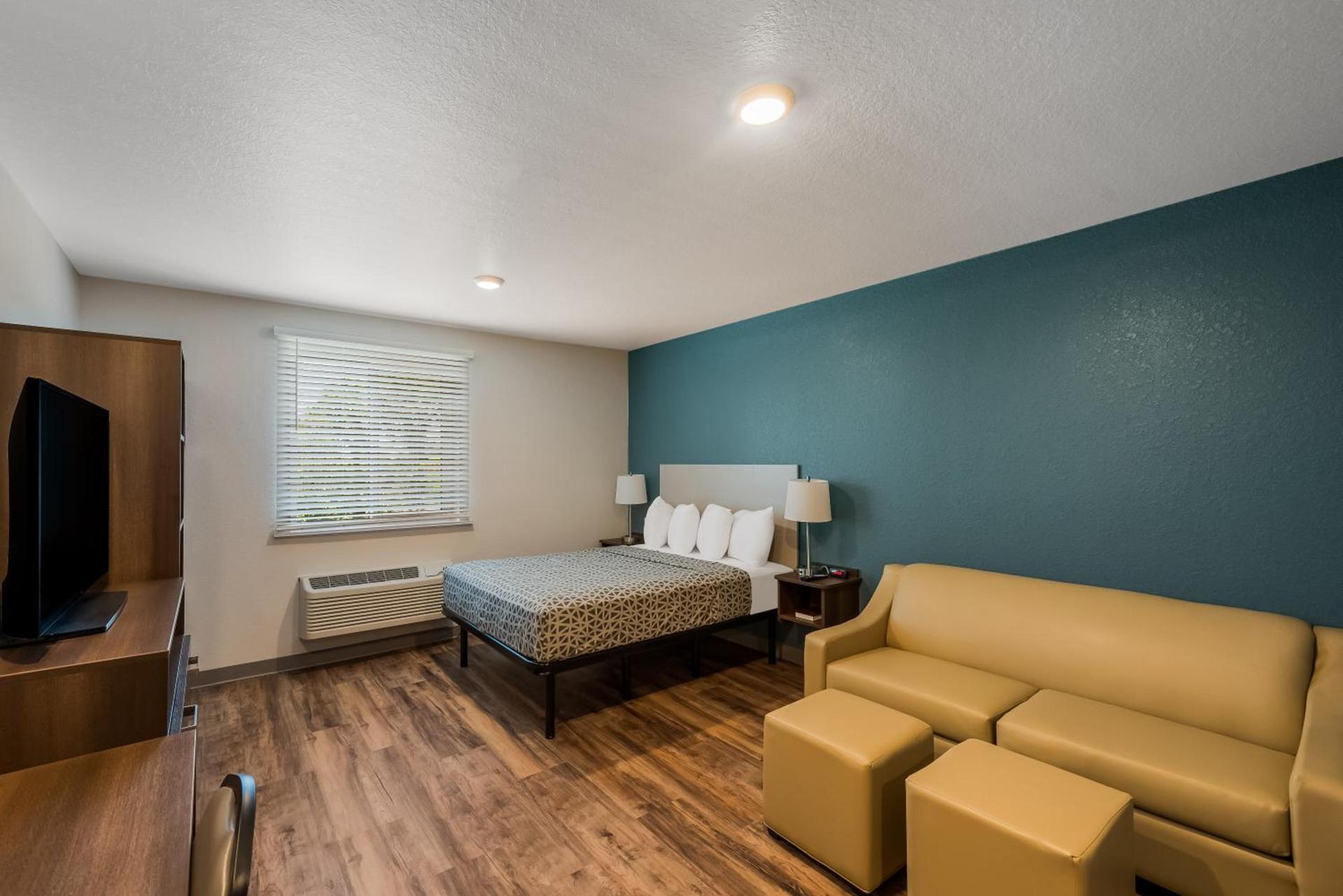 WoodSpring Suites West Palm Beach photo 39
