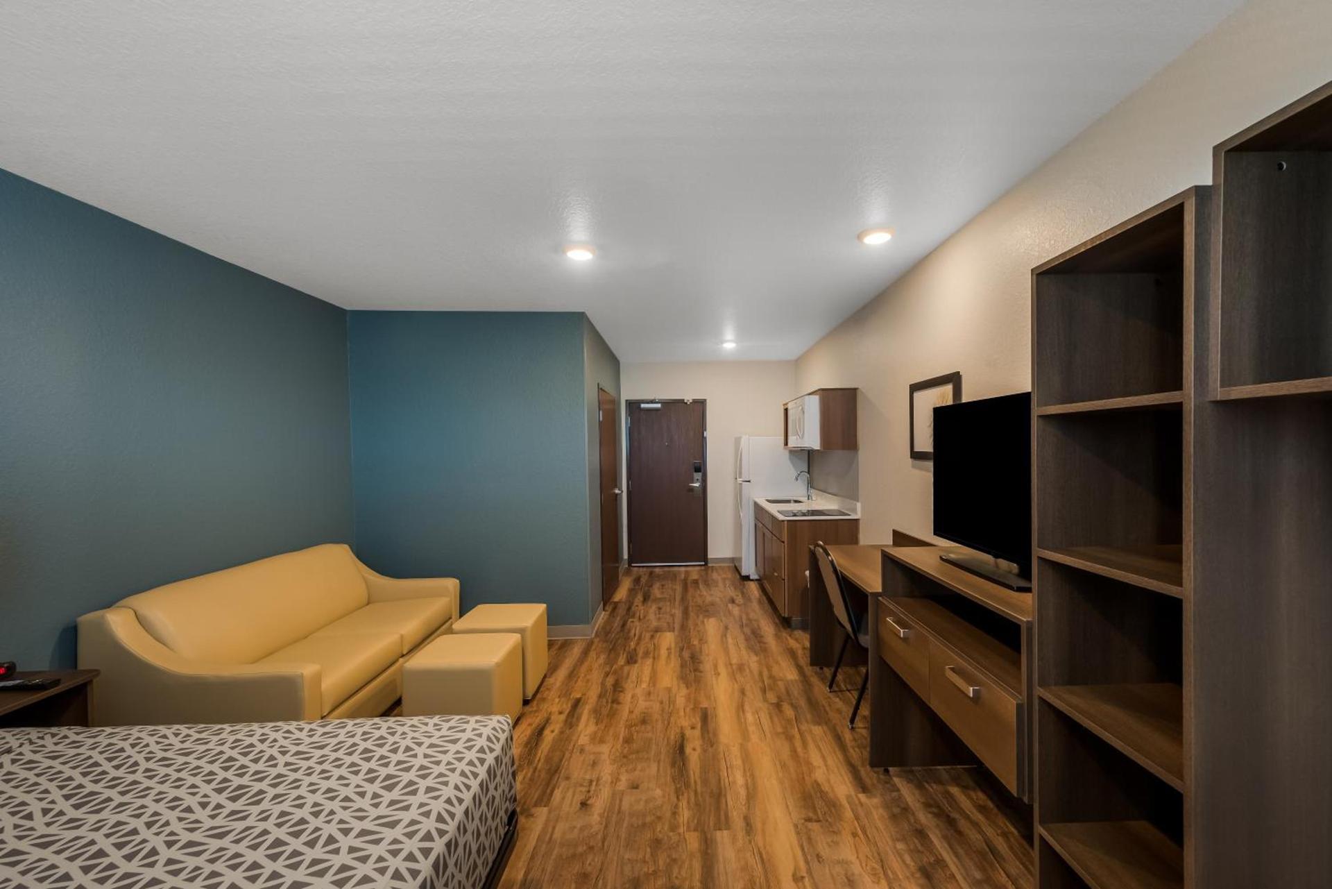 WoodSpring Suites West Palm Beach photo 38