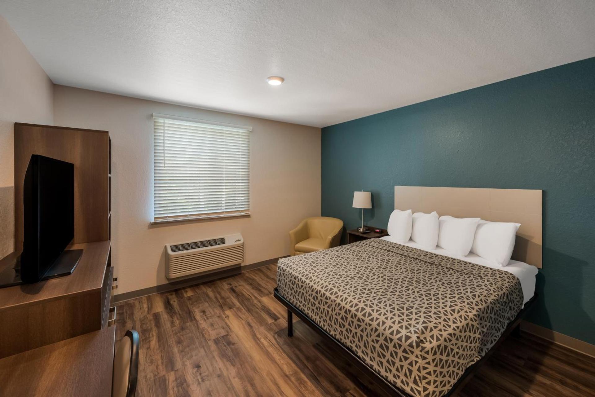 WoodSpring Suites West Palm Beach photo 35
