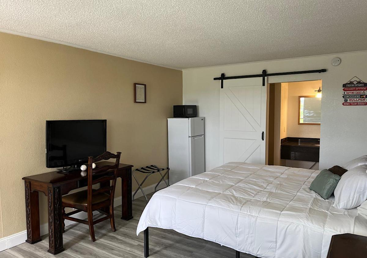 Ballparks Inn photo 12