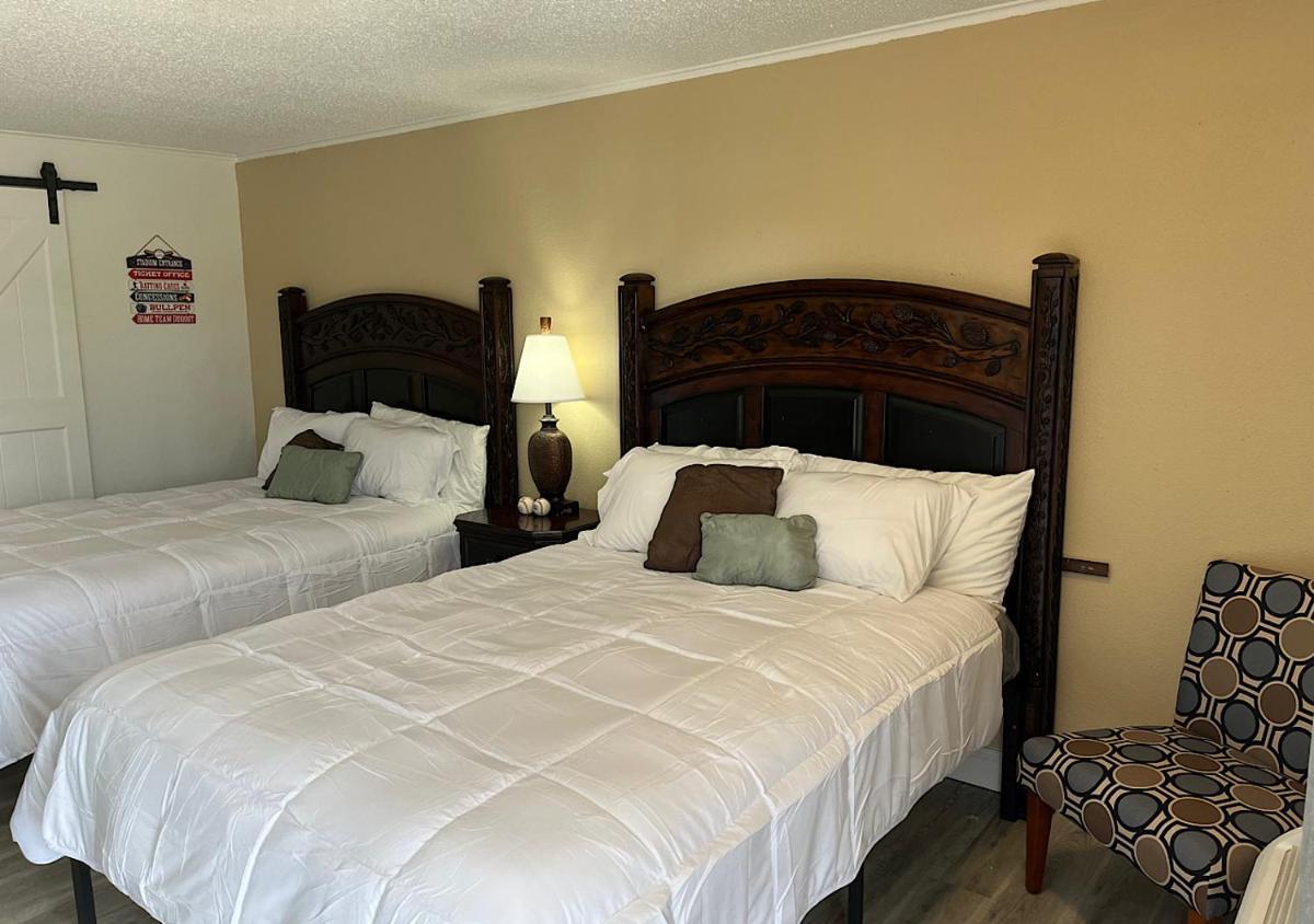 Ballparks Inn photo 5