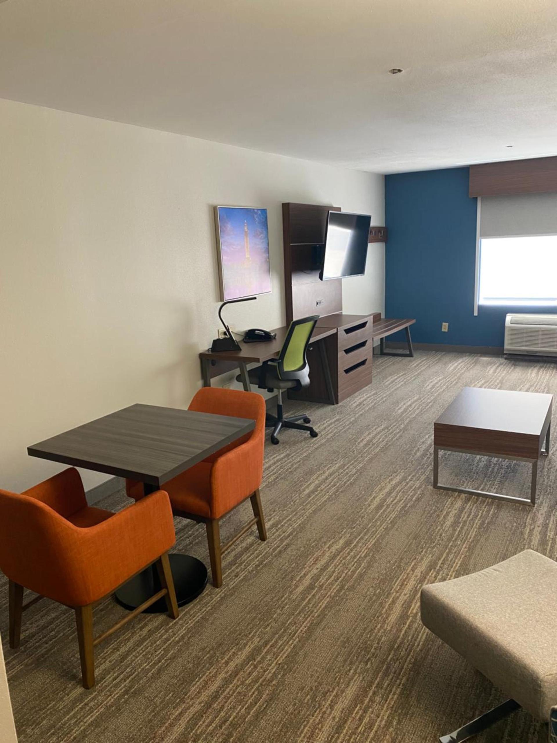 Wingate by Wyndham Lafayette Airport photo 54