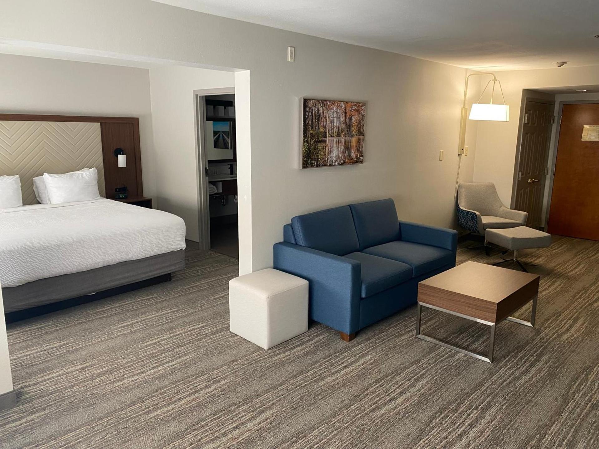 Wingate by Wyndham Lafayette Airport photo 56