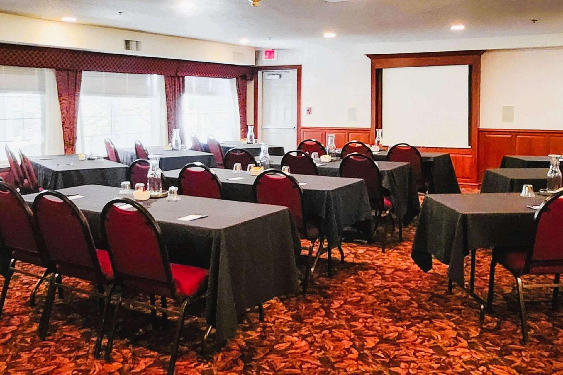 Comfort Suites Corvallis photo 46