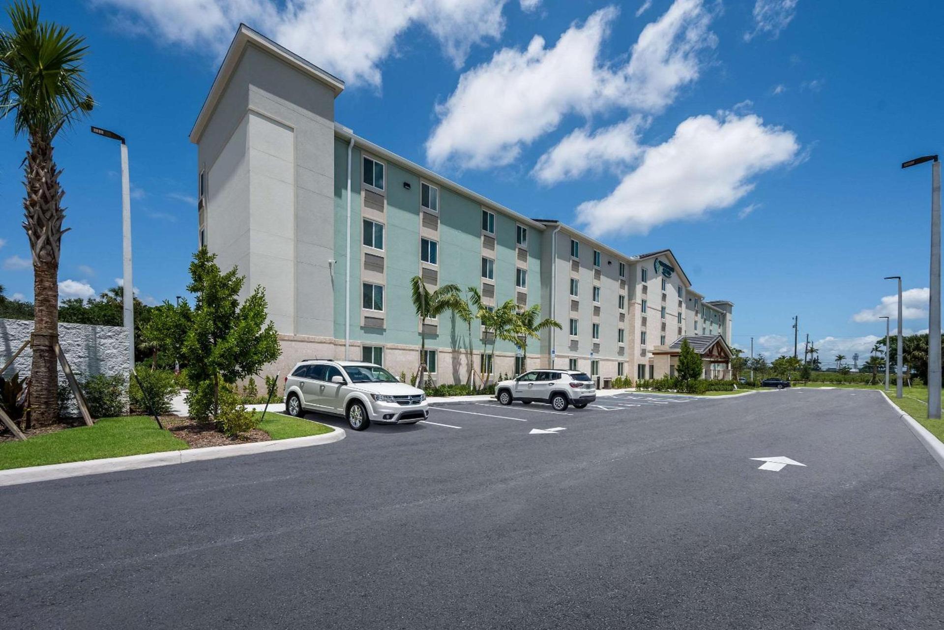 WoodSpring Suites West Palm Beach photo 2