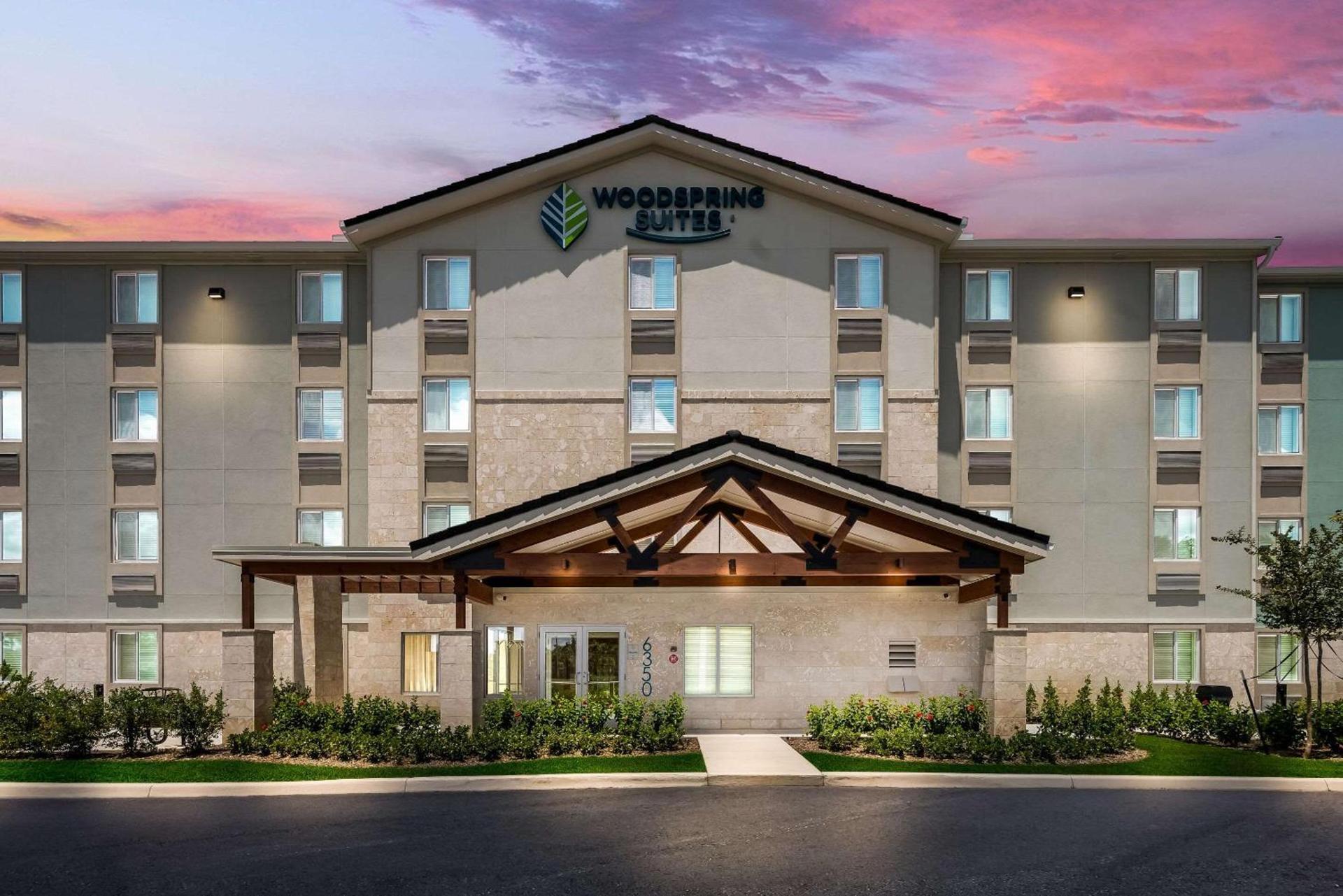 WoodSpring Suites West Palm Beach photo 3