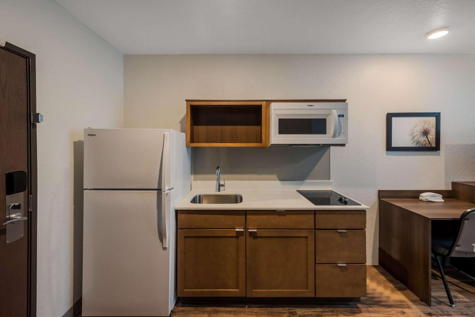 WoodSpring Suites West Palm Beach photo 13