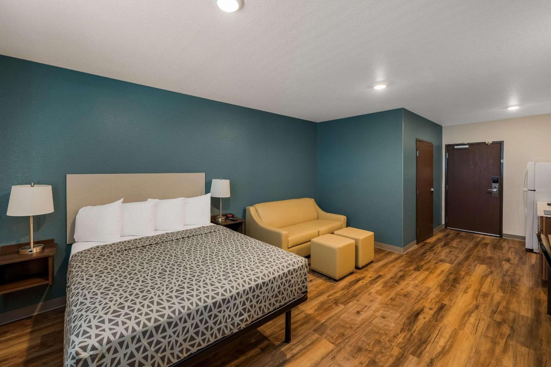 WoodSpring Suites West Palm Beach photo 12