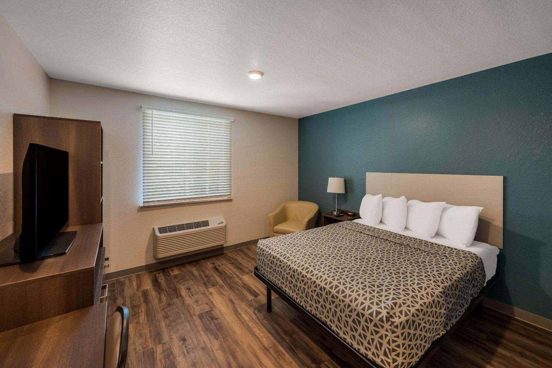 WoodSpring Suites West Palm Beach photo 14