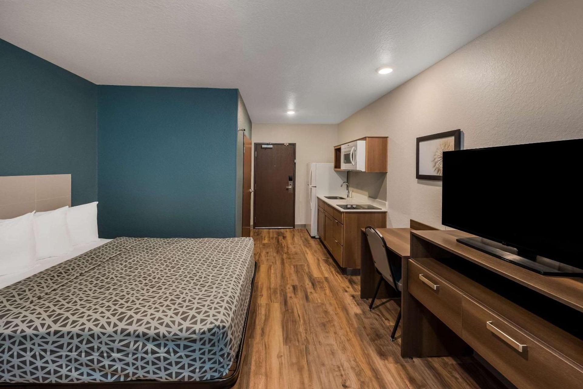 WoodSpring Suites West Palm Beach photo 15