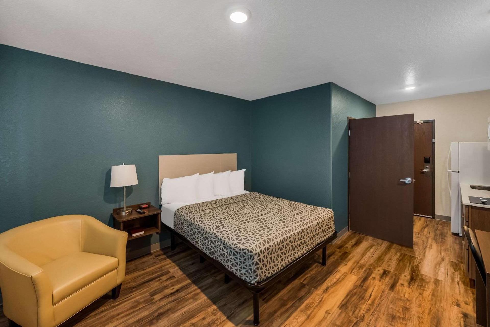 WoodSpring Suites West Palm Beach photo 16