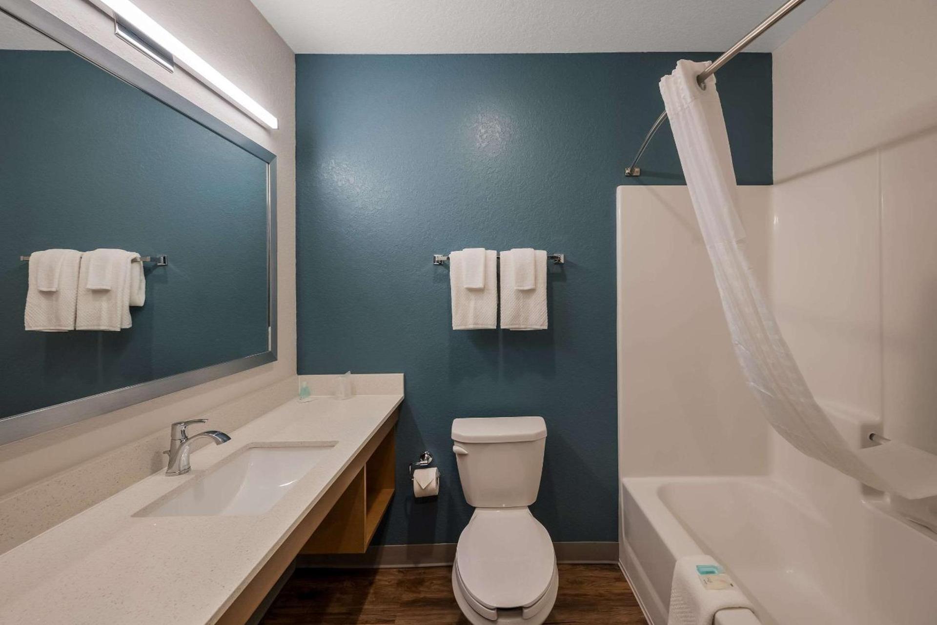 WoodSpring Suites West Palm Beach photo 17