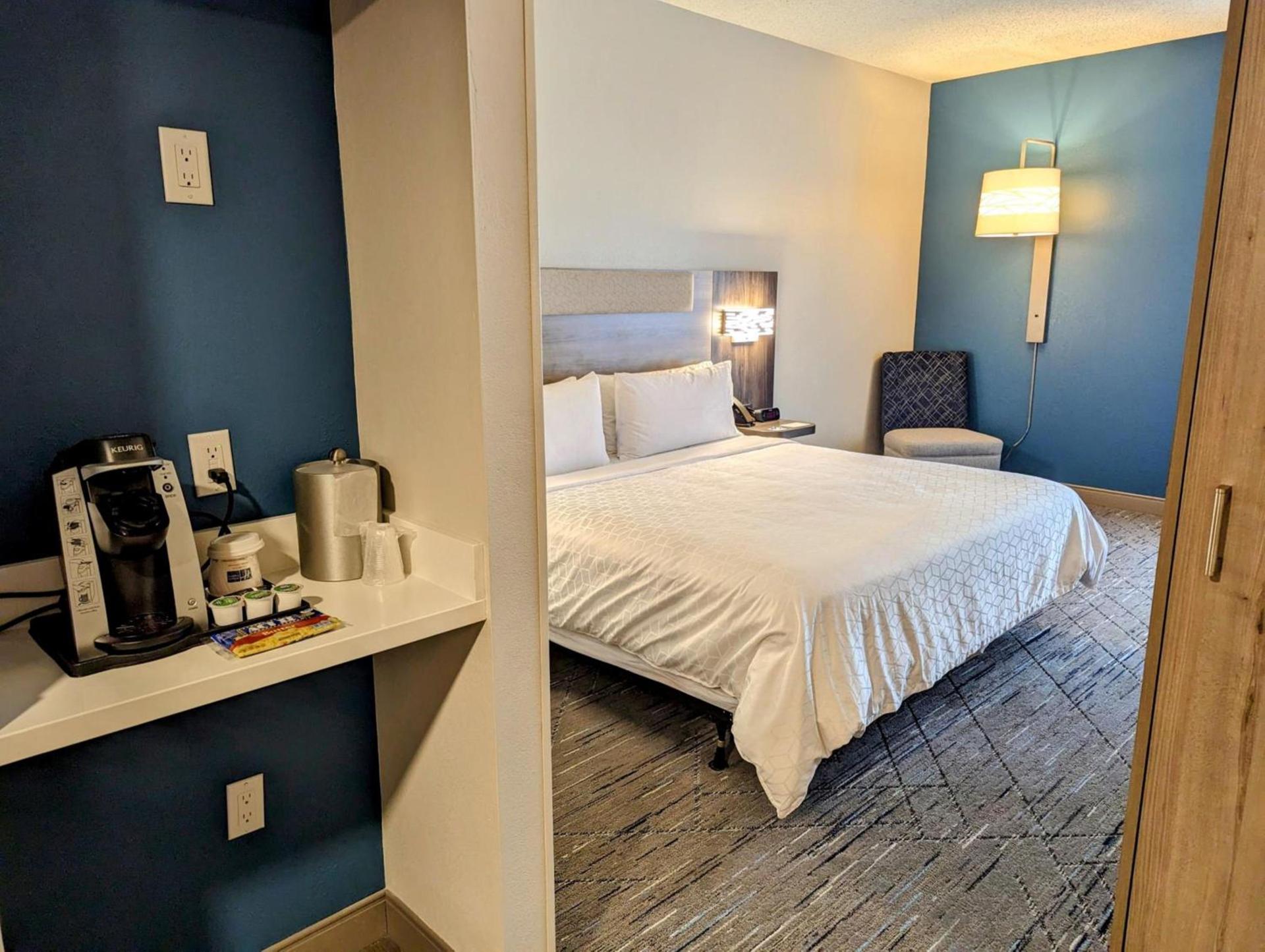 Holiday Inn Express Indianapolis Airport by IHG photo 49