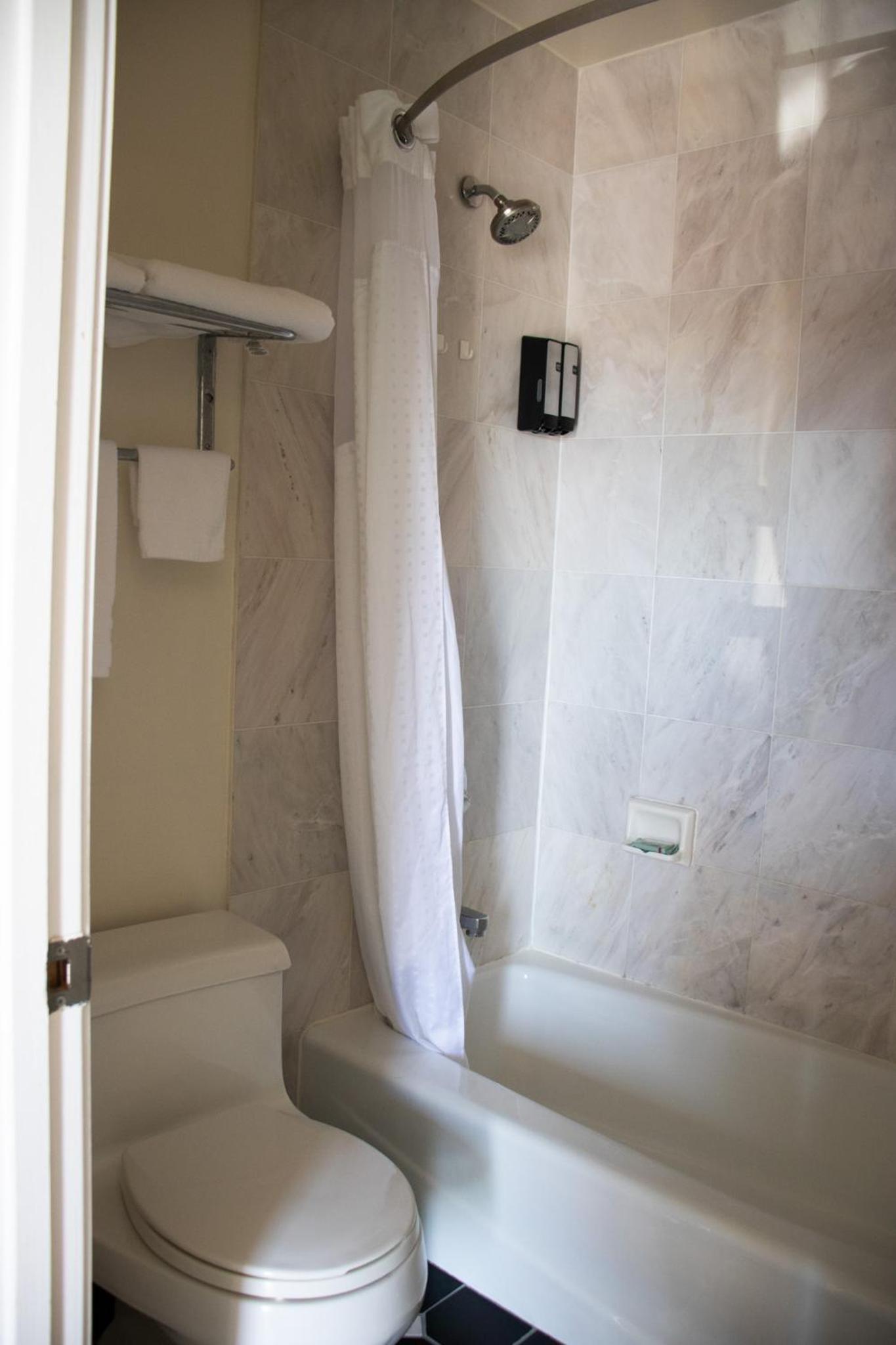 Discovery Inn photo 9