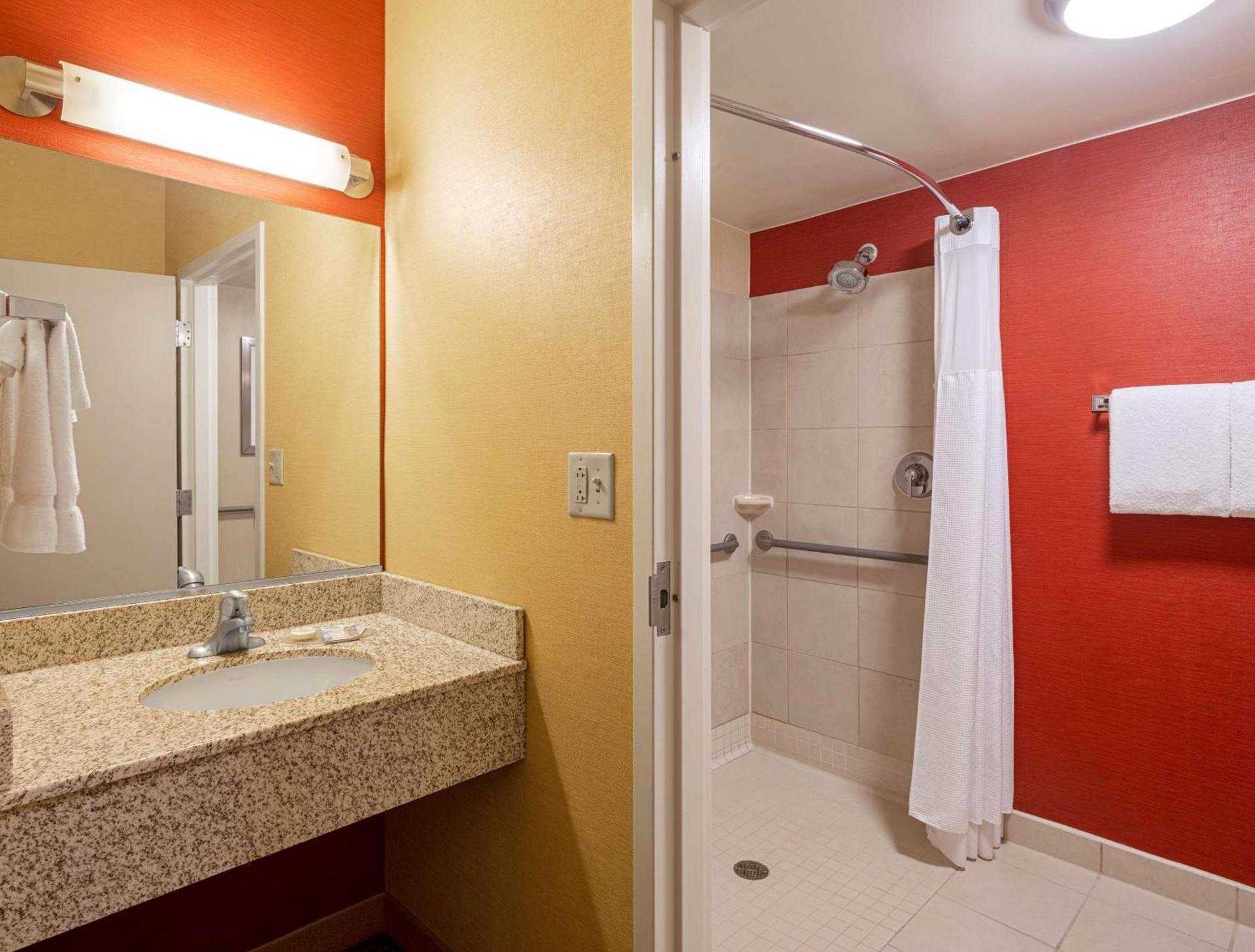 Best Western Plus Elgin - Chicago photo 22