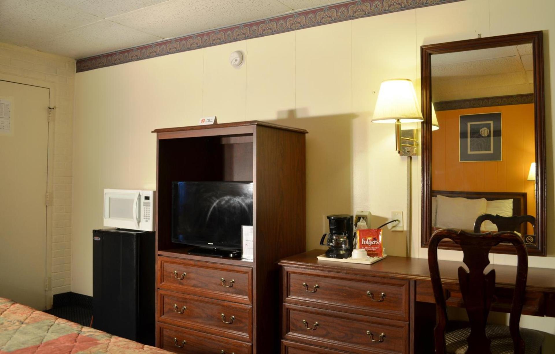 Economy Inn Bluefield photo 13