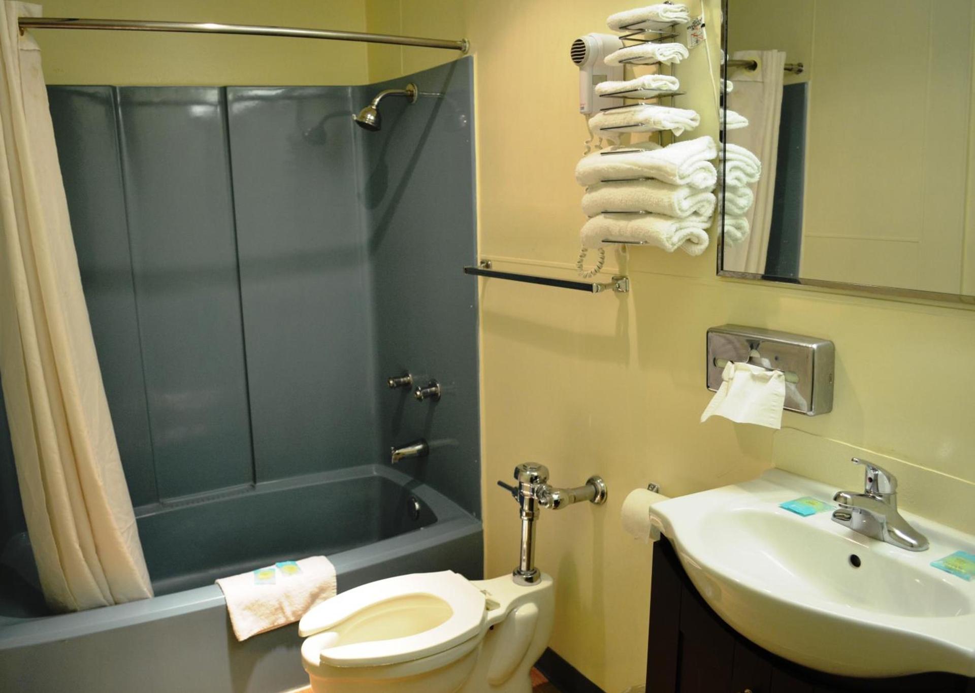 Economy Inn Bluefield photo 17