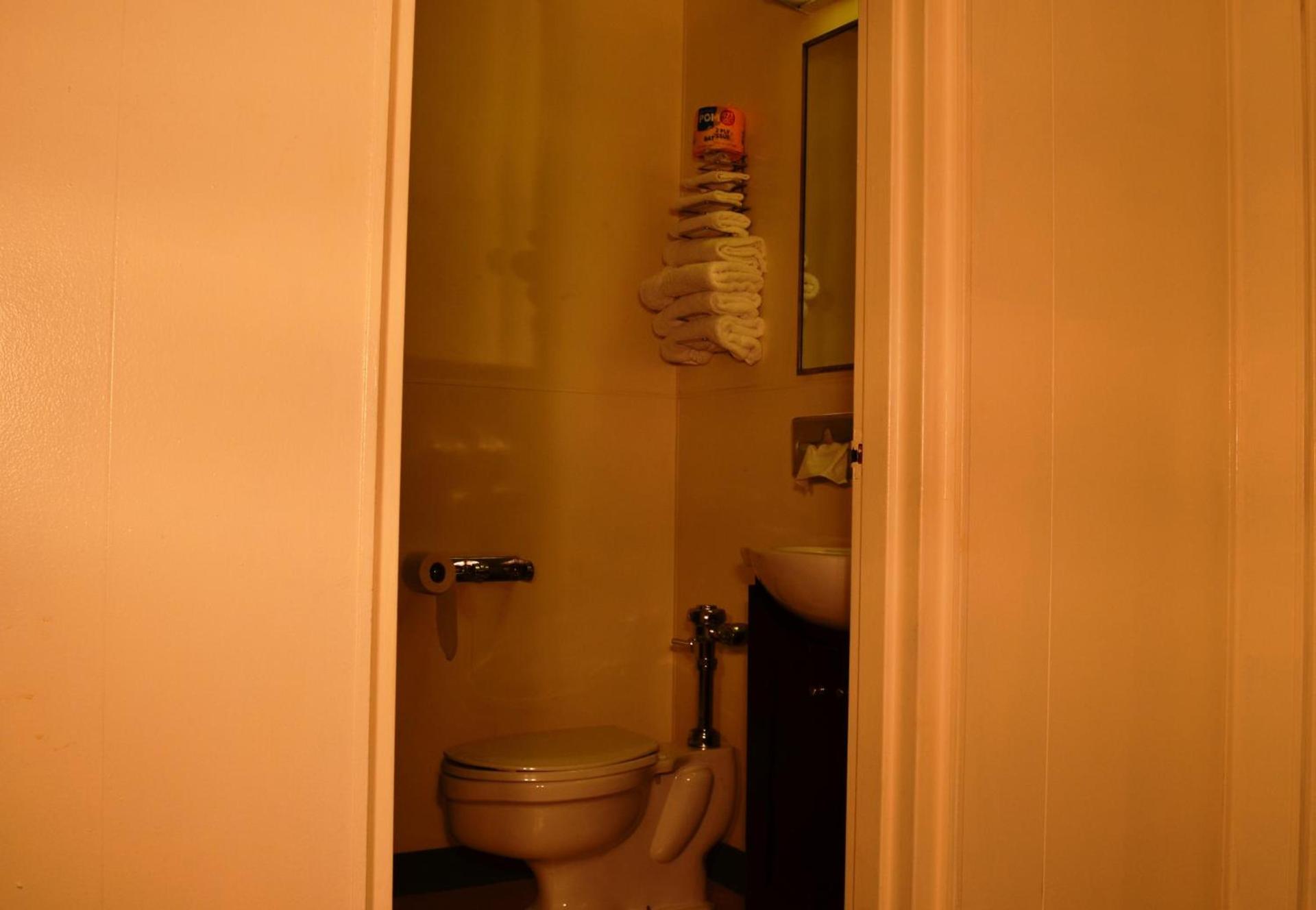 Economy Inn Bluefield photo 22
